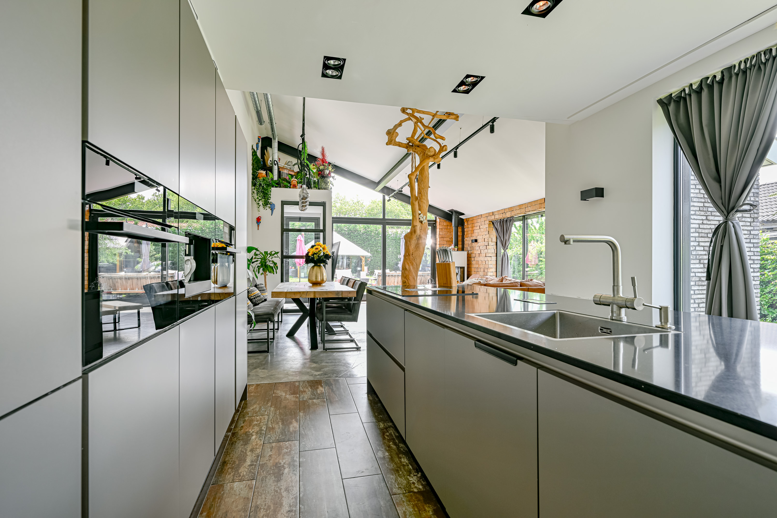 '$houseDetails->street_name'.' '.'$houseDetails->number'