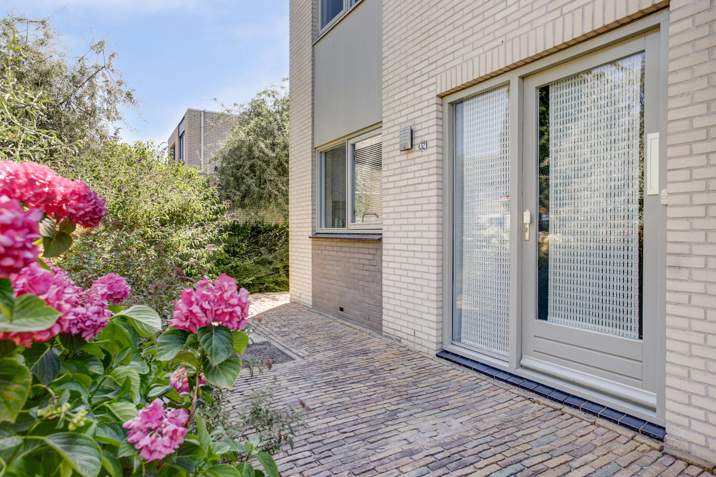 '$houseDetails->street_name'.' '.'$houseDetails->number'