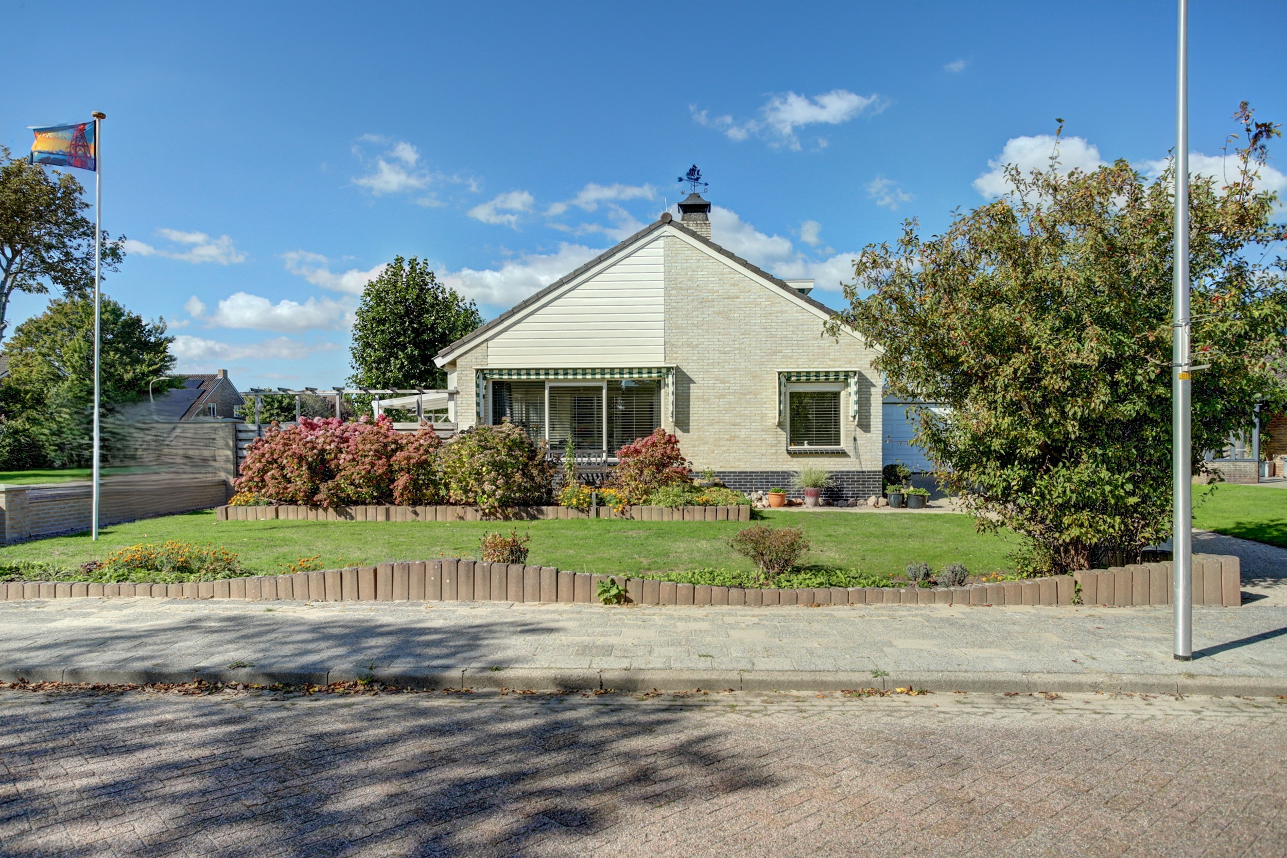'$houseDetails->street_name'.' '.'$houseDetails->number'