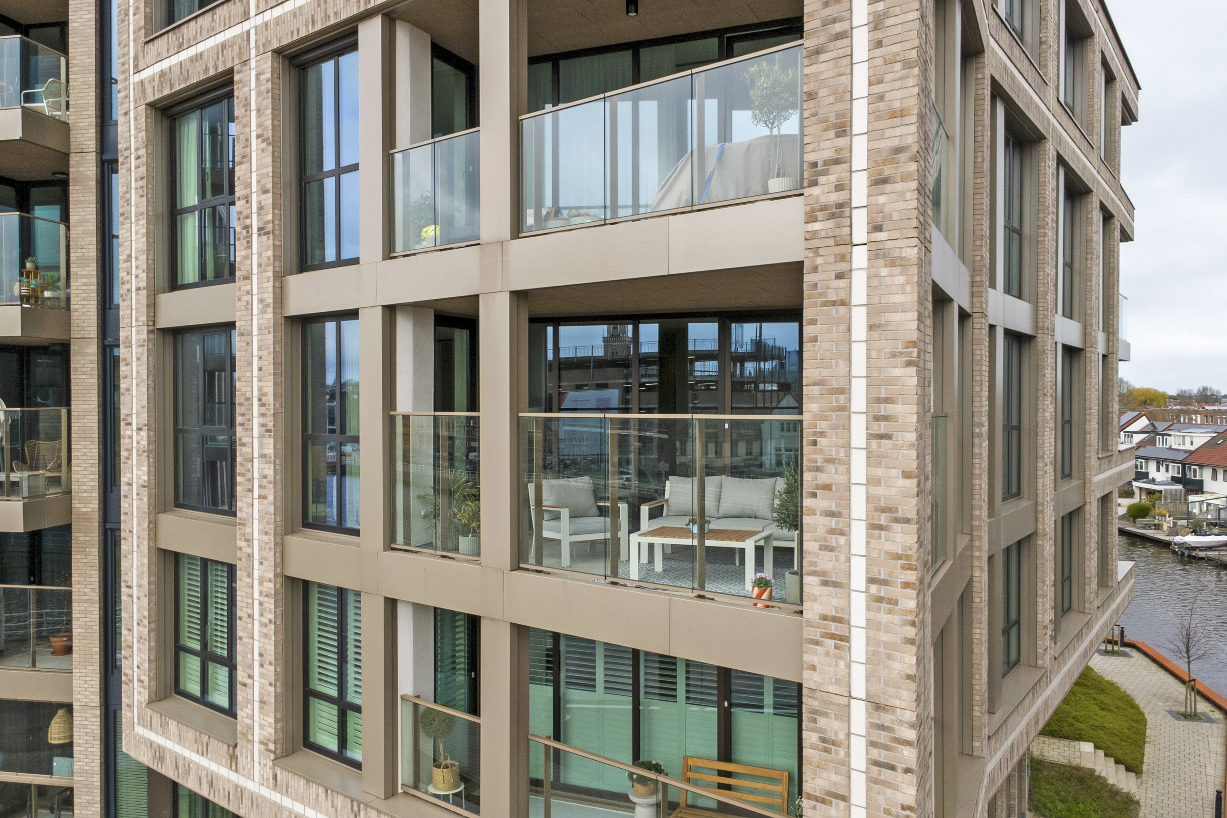 '$houseDetails->street_name'.' '.'$houseDetails->number'