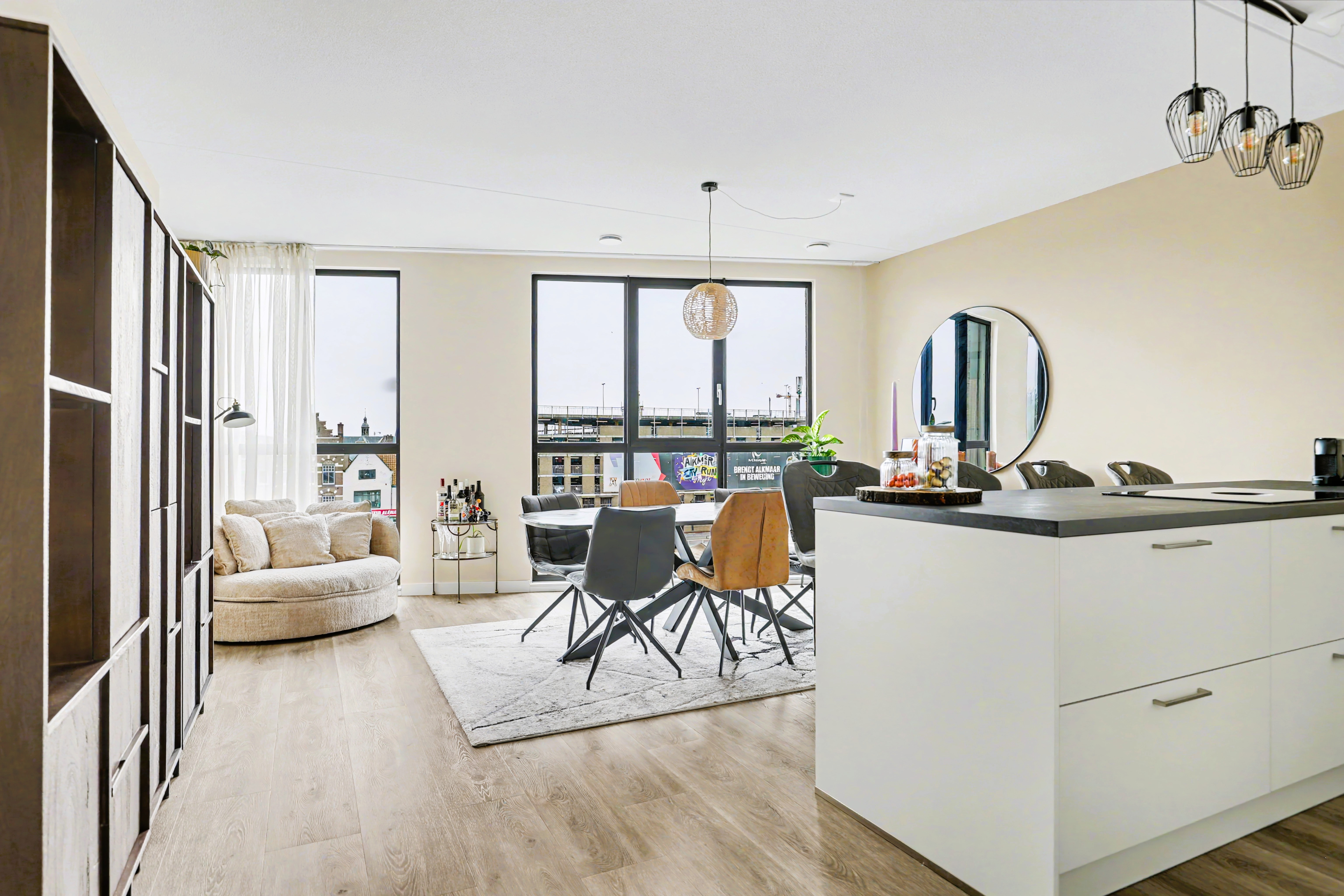 '$houseDetails->street_name'.' '.'$houseDetails->number'