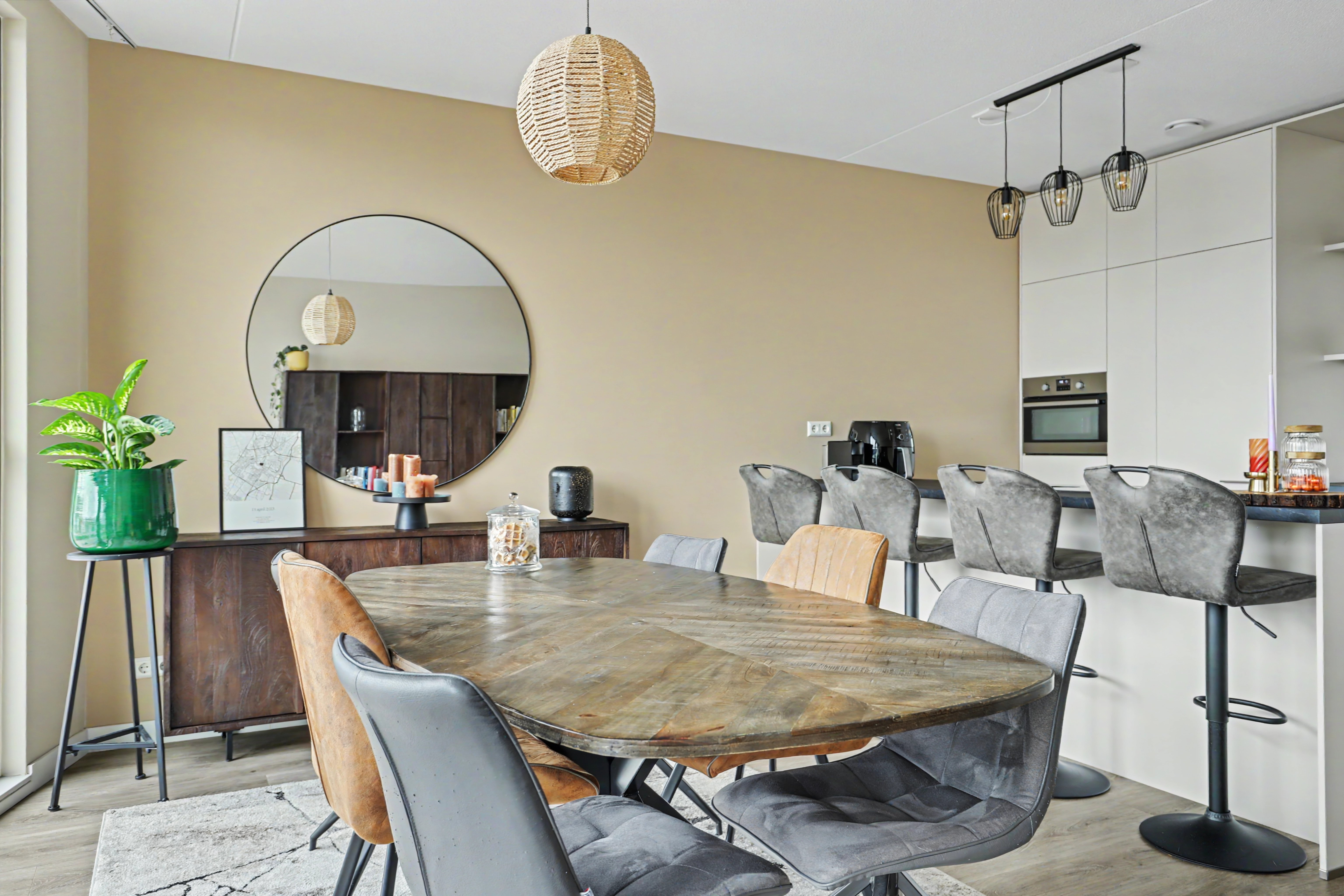 '$houseDetails->street_name'.' '.'$houseDetails->number'