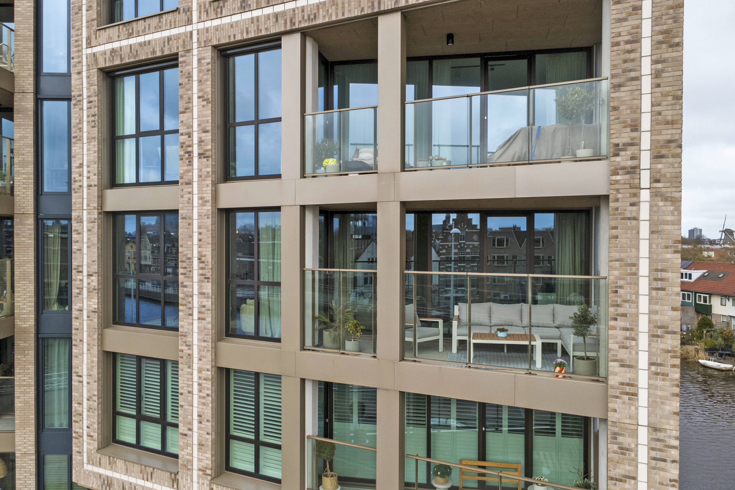 '$houseDetails->street_name'.' '.'$houseDetails->number'