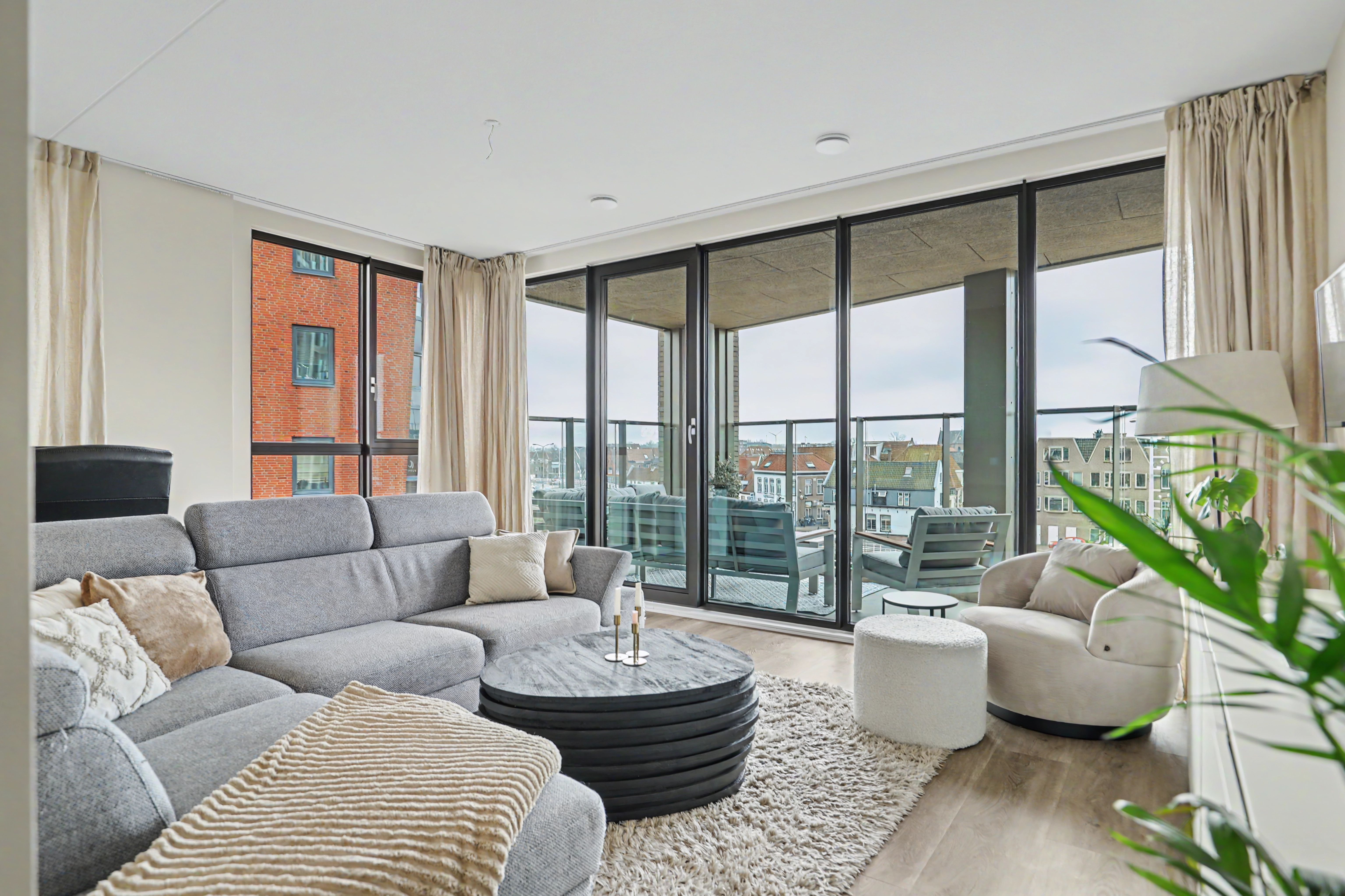 '$houseDetails->street_name'.' '.'$houseDetails->number'