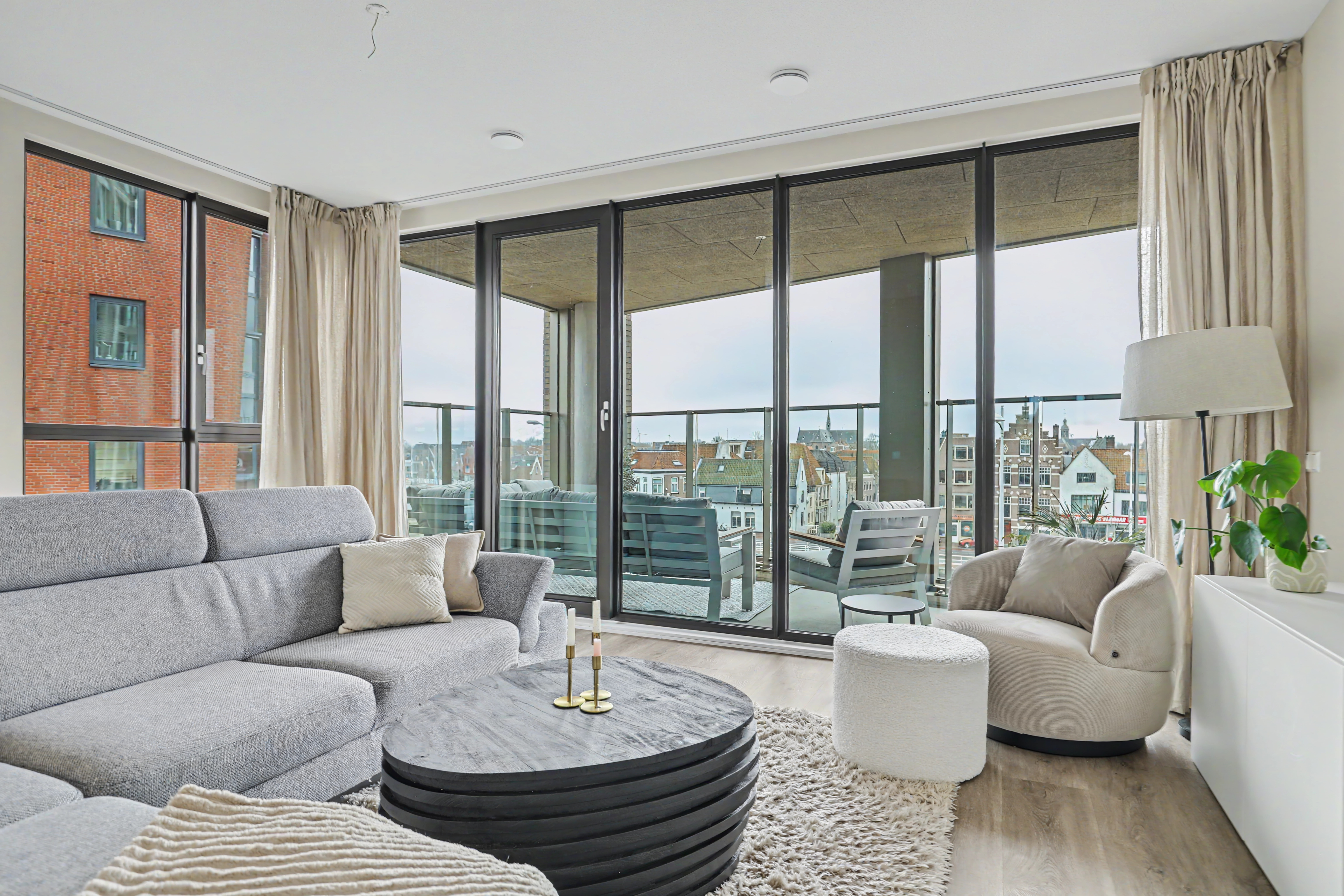 '$houseDetails->street_name'.' '.'$houseDetails->number'