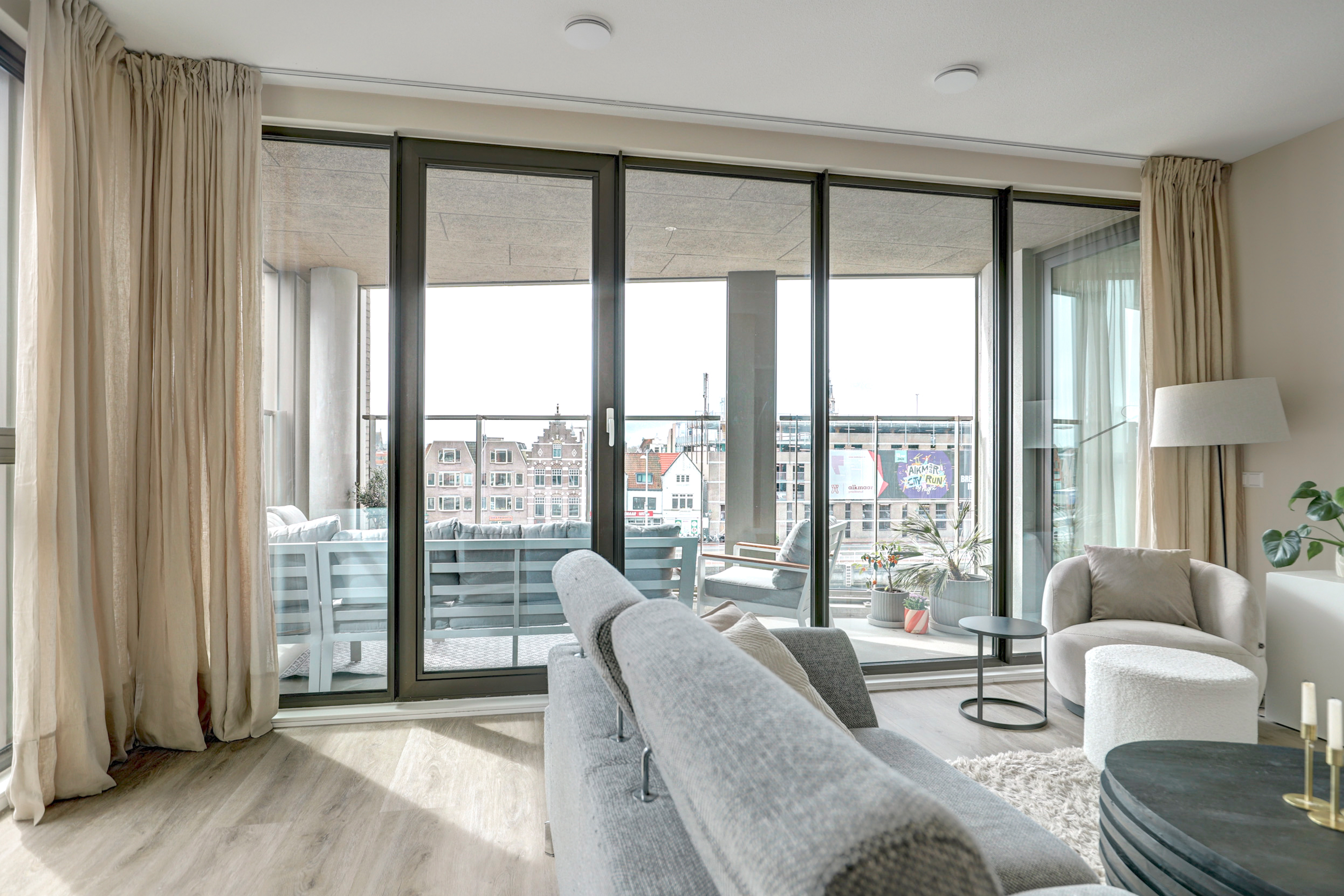 '$houseDetails->street_name'.' '.'$houseDetails->number'