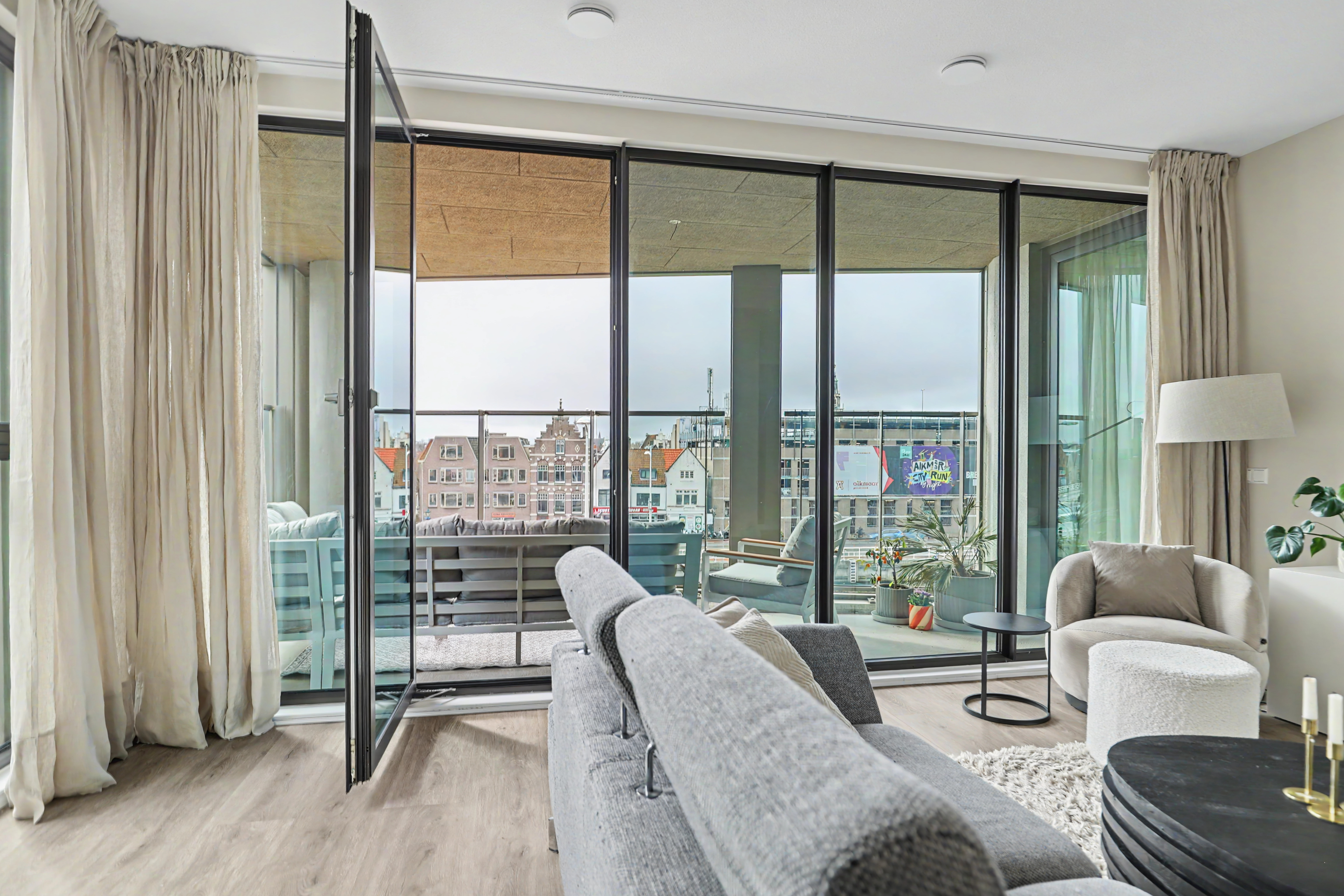 '$houseDetails->street_name'.' '.'$houseDetails->number'