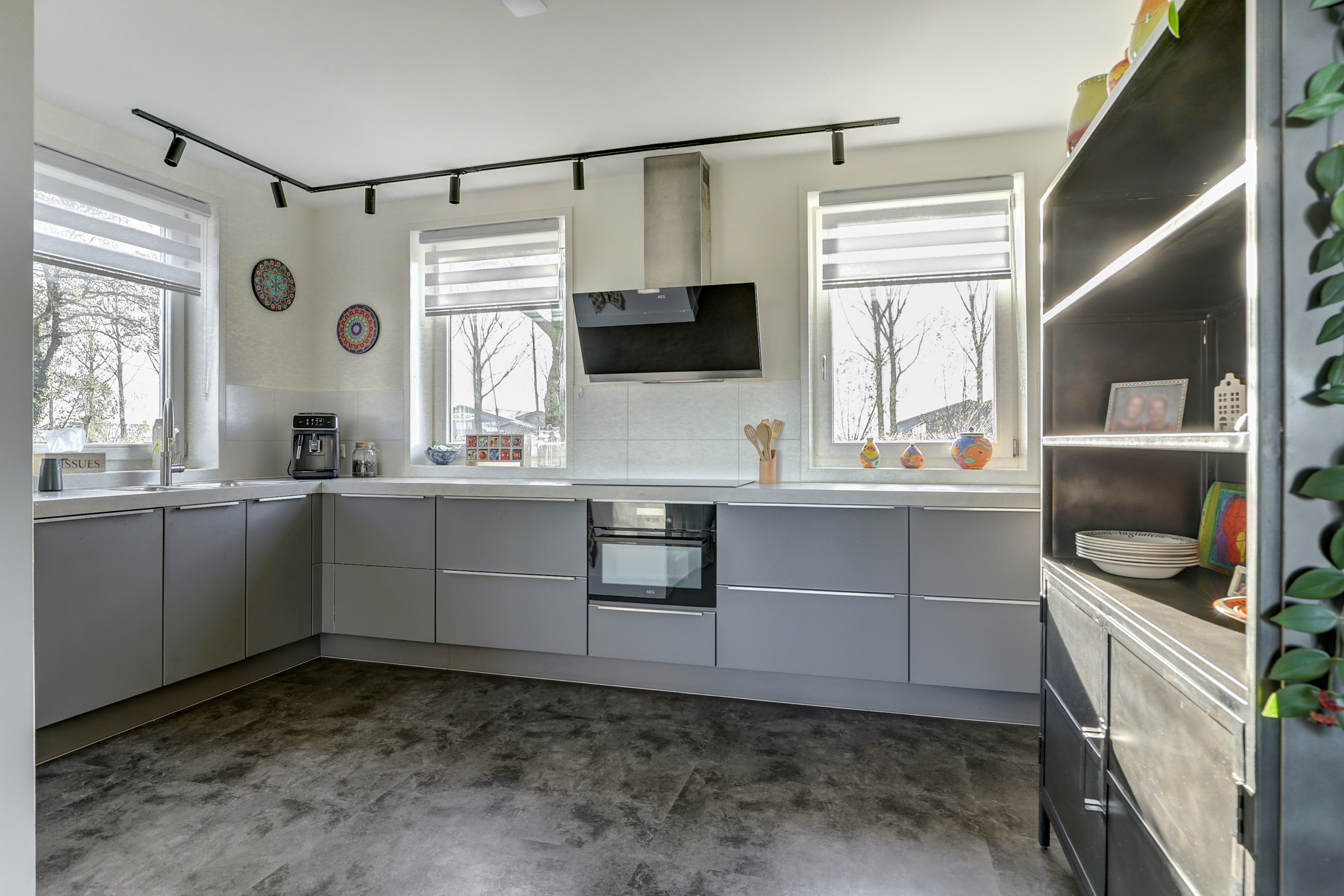 '$houseDetails->street_name'.' '.'$houseDetails->number'