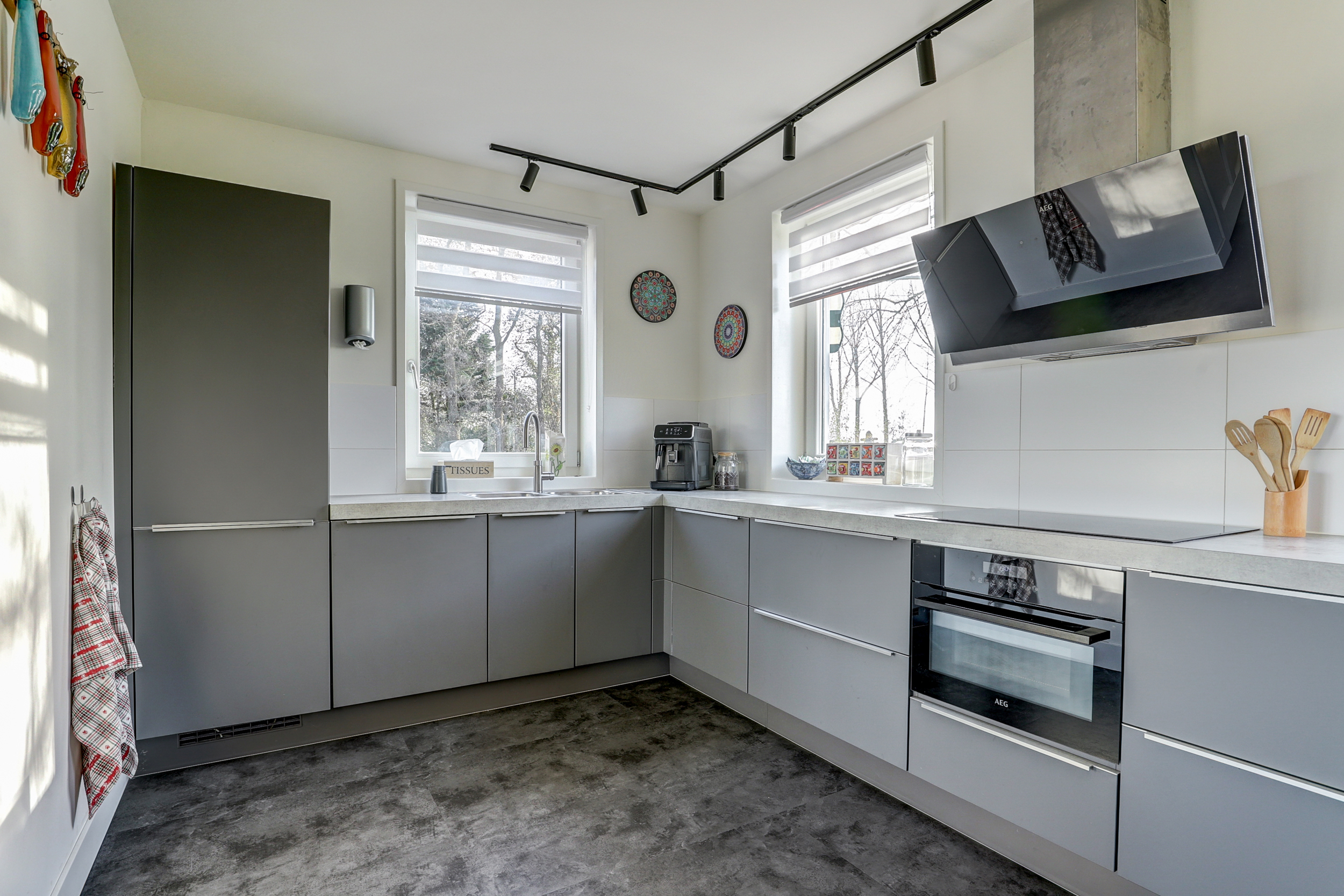 '$houseDetails->street_name'.' '.'$houseDetails->number'