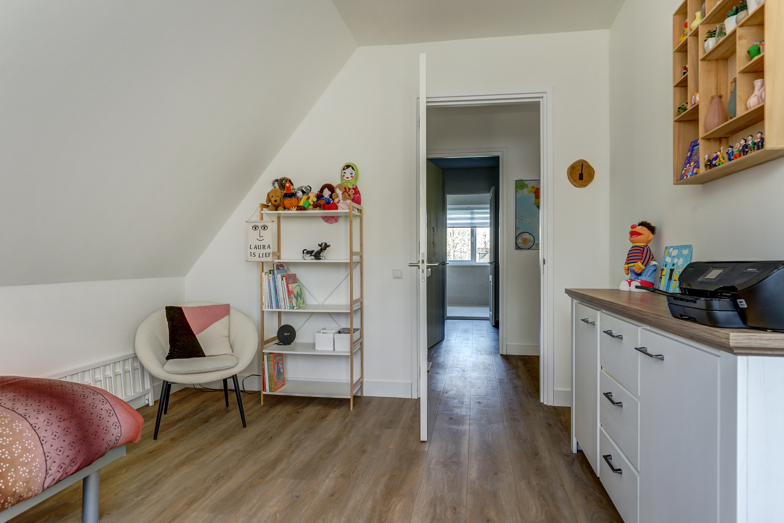 '$houseDetails->street_name'.' '.'$houseDetails->number'