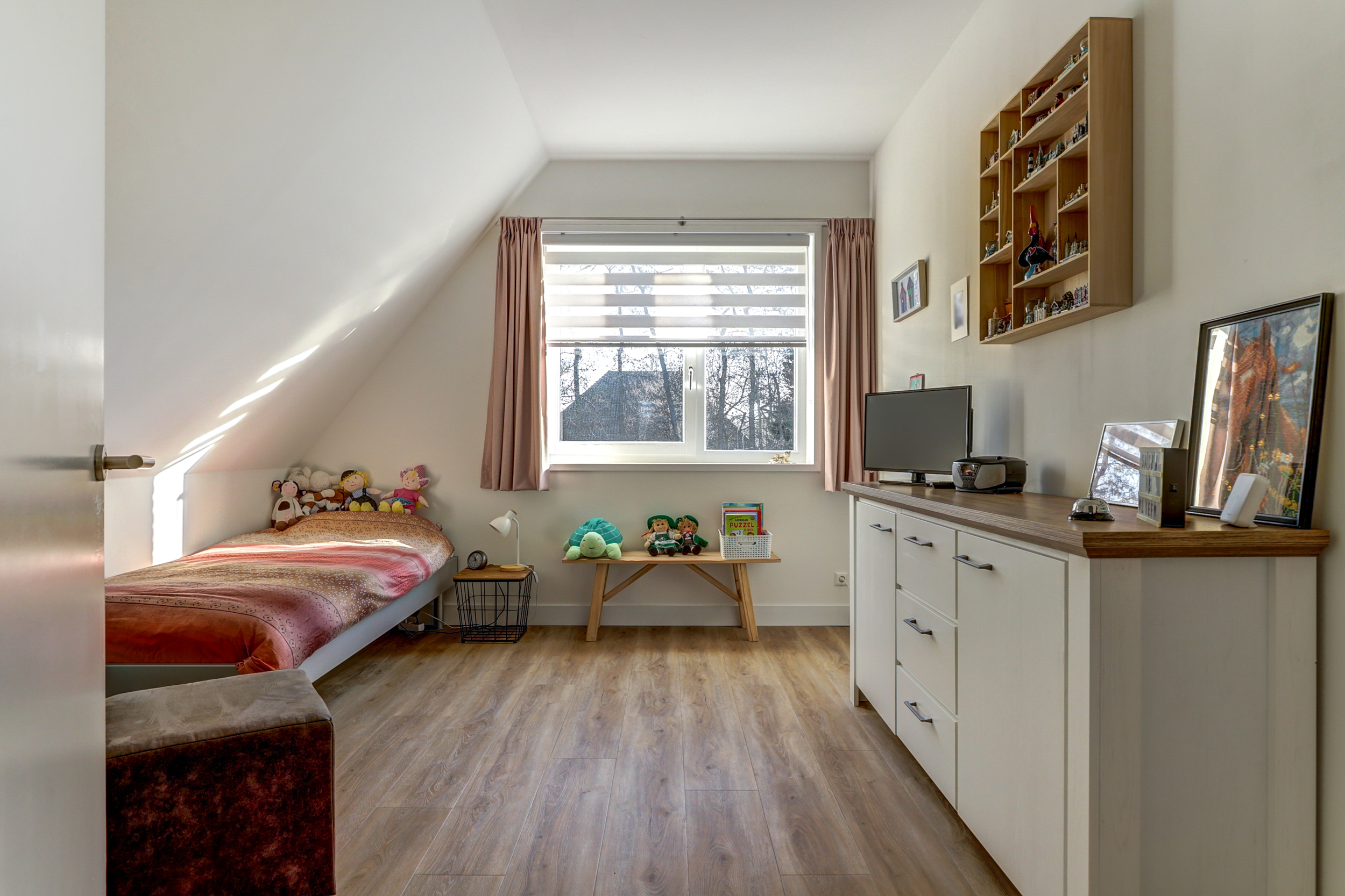 '$houseDetails->street_name'.' '.'$houseDetails->number'