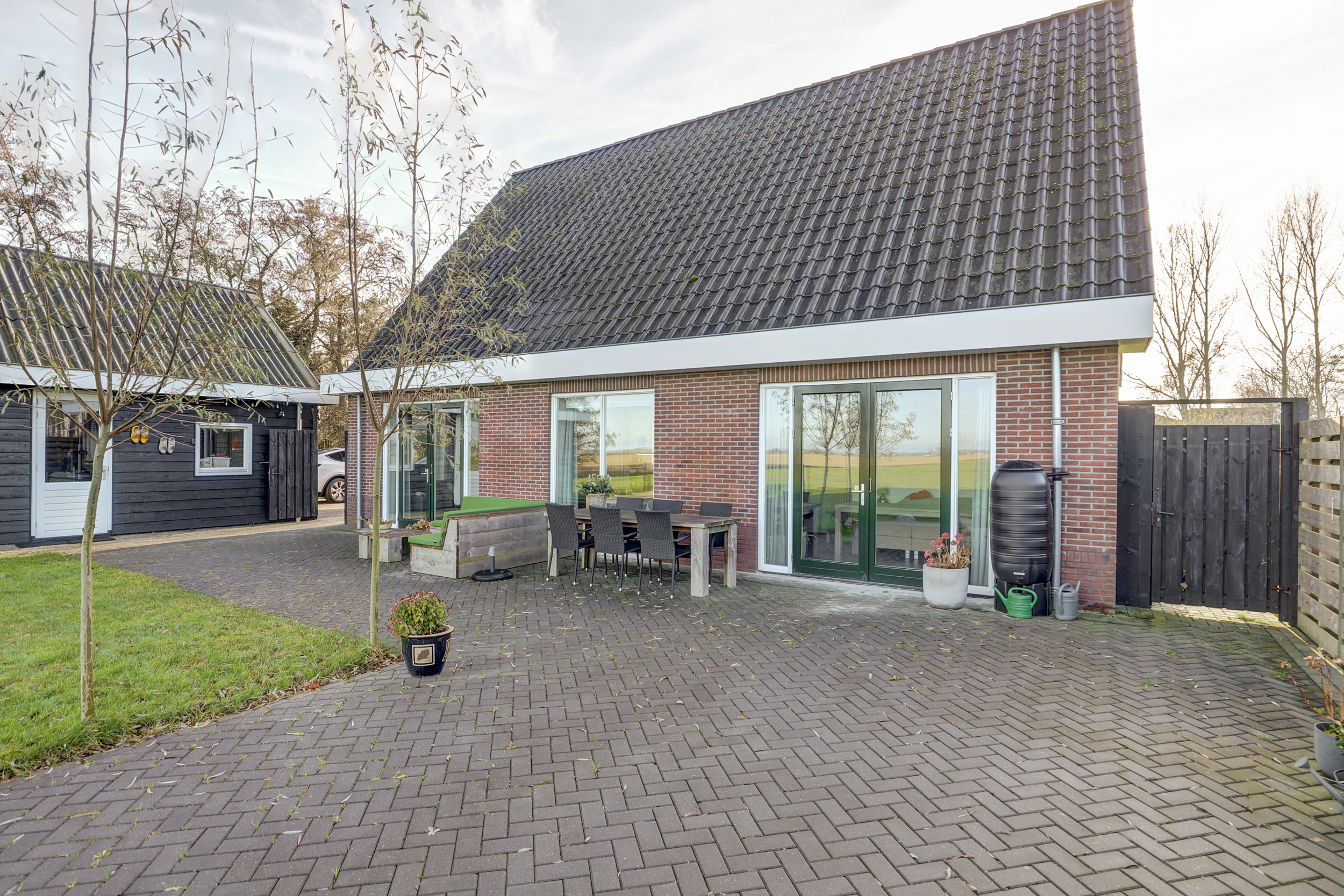 '$houseDetails->street_name'.' '.'$houseDetails->number'