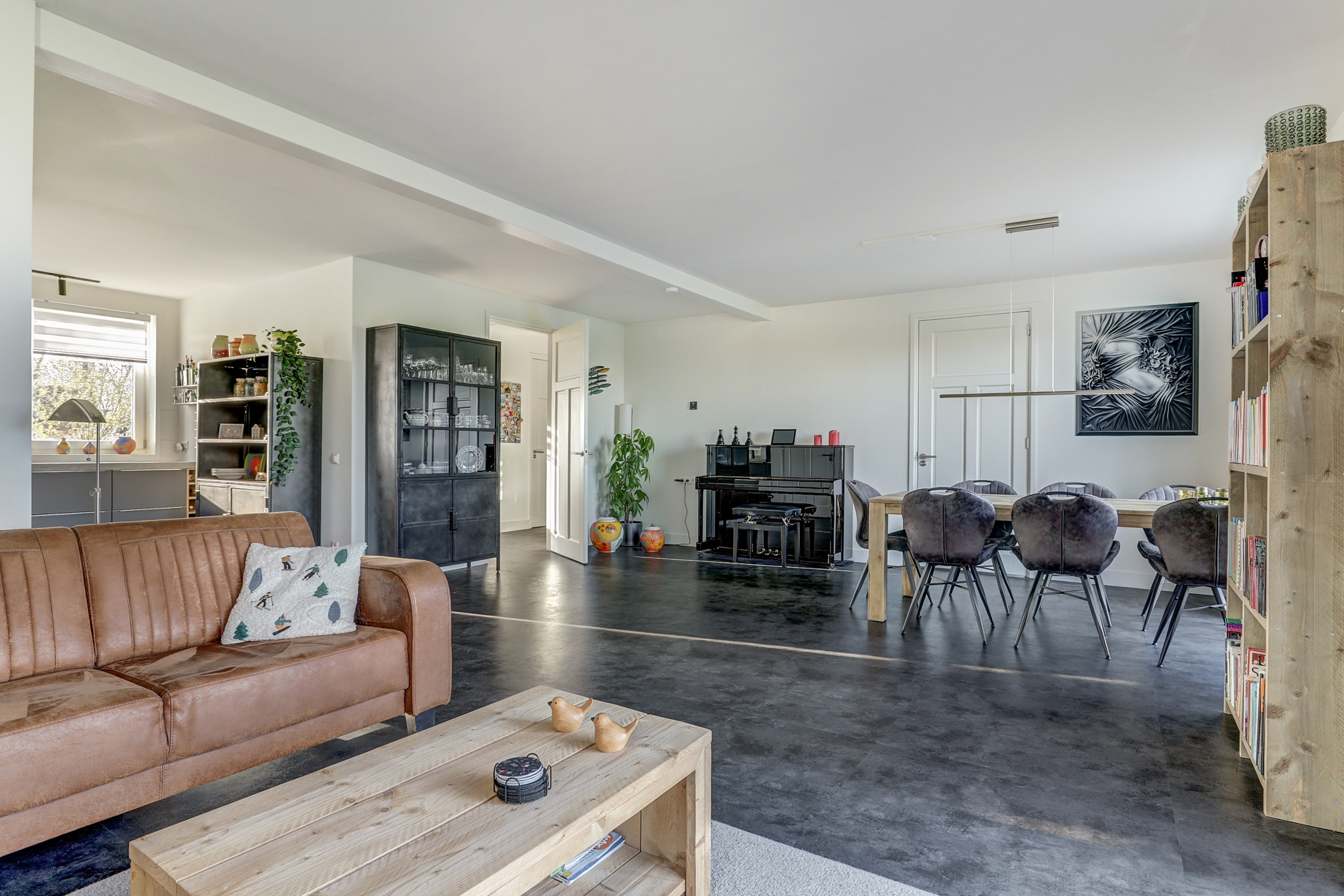 '$houseDetails->street_name'.' '.'$houseDetails->number'