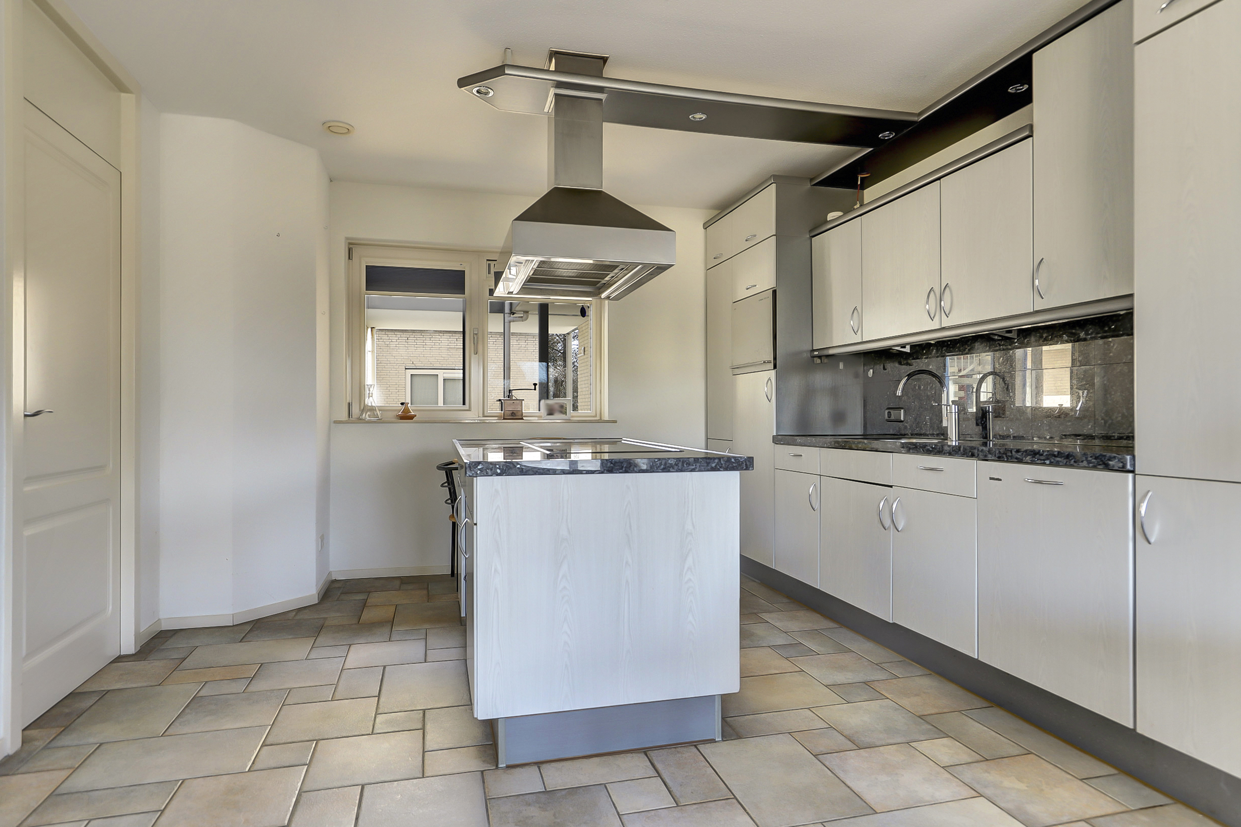 '$houseDetails->street_name'.' '.'$houseDetails->number'