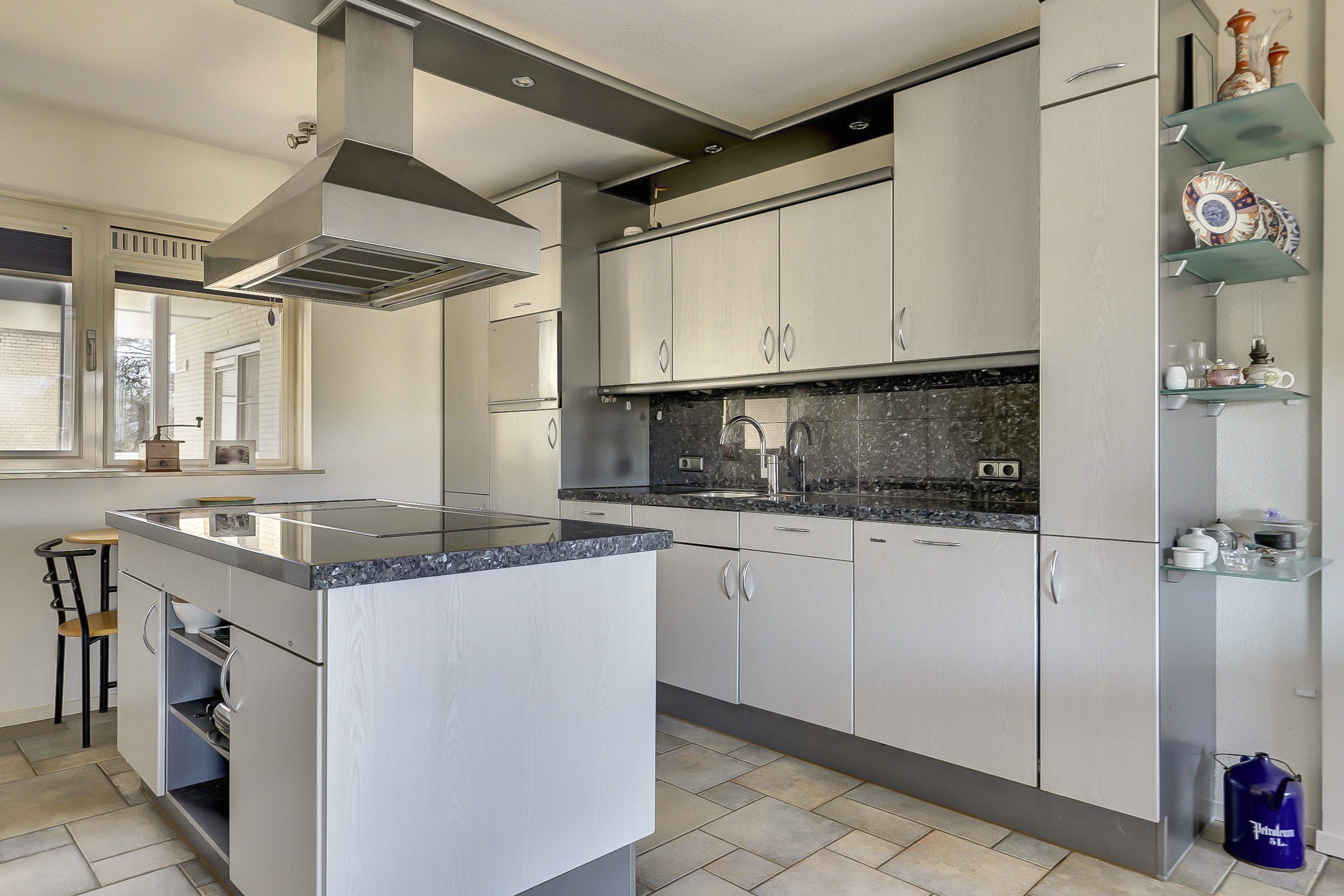 '$houseDetails->street_name'.' '.'$houseDetails->number'