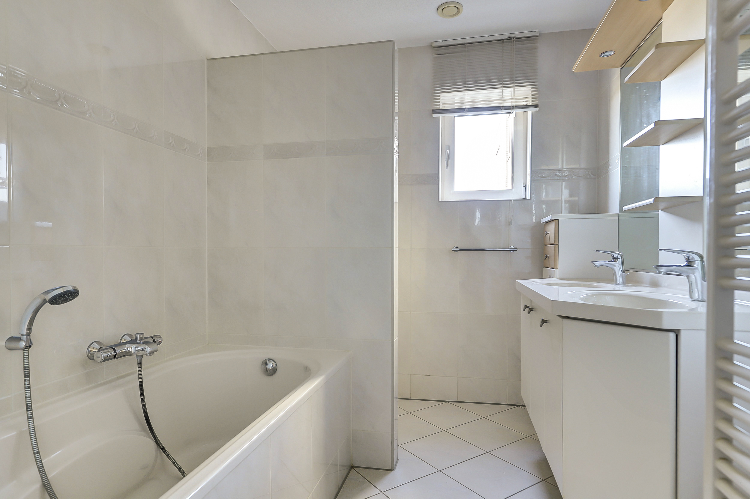 '$houseDetails->street_name'.' '.'$houseDetails->number'