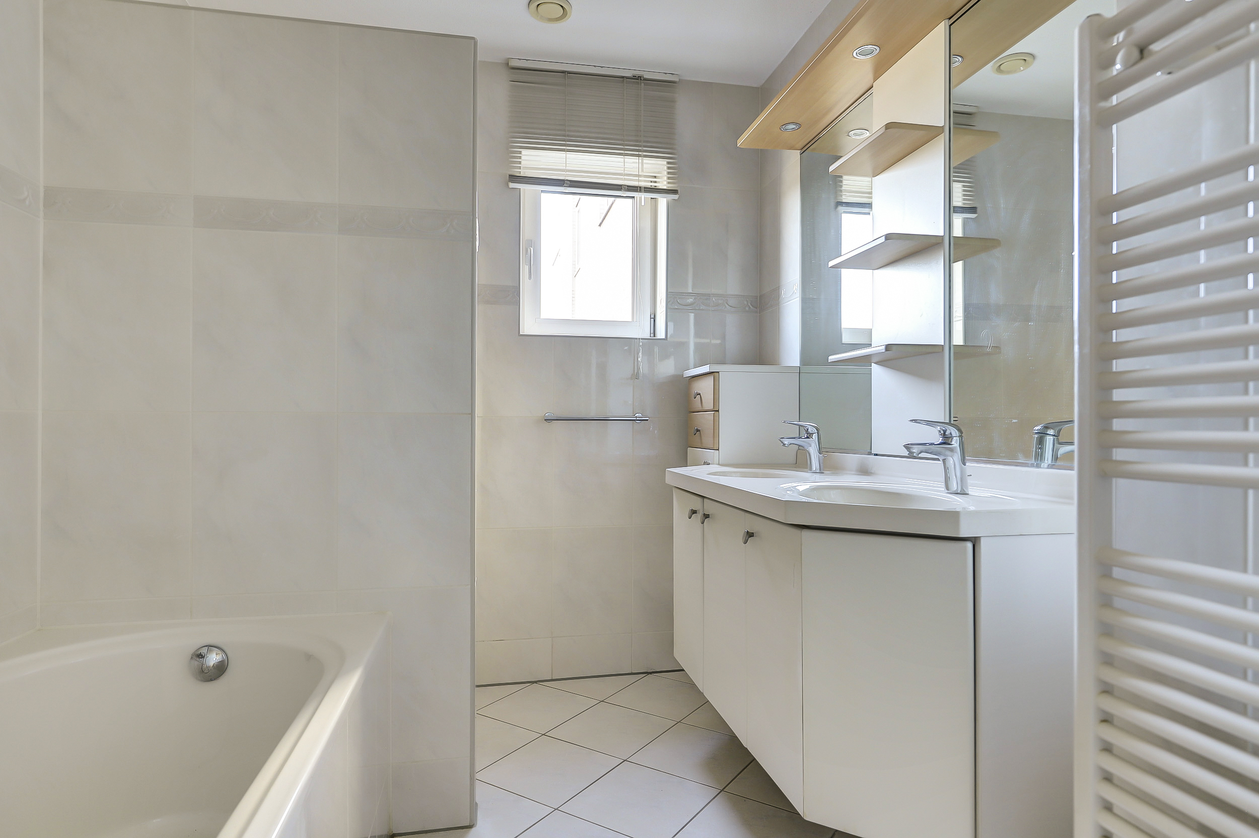 '$houseDetails->street_name'.' '.'$houseDetails->number'