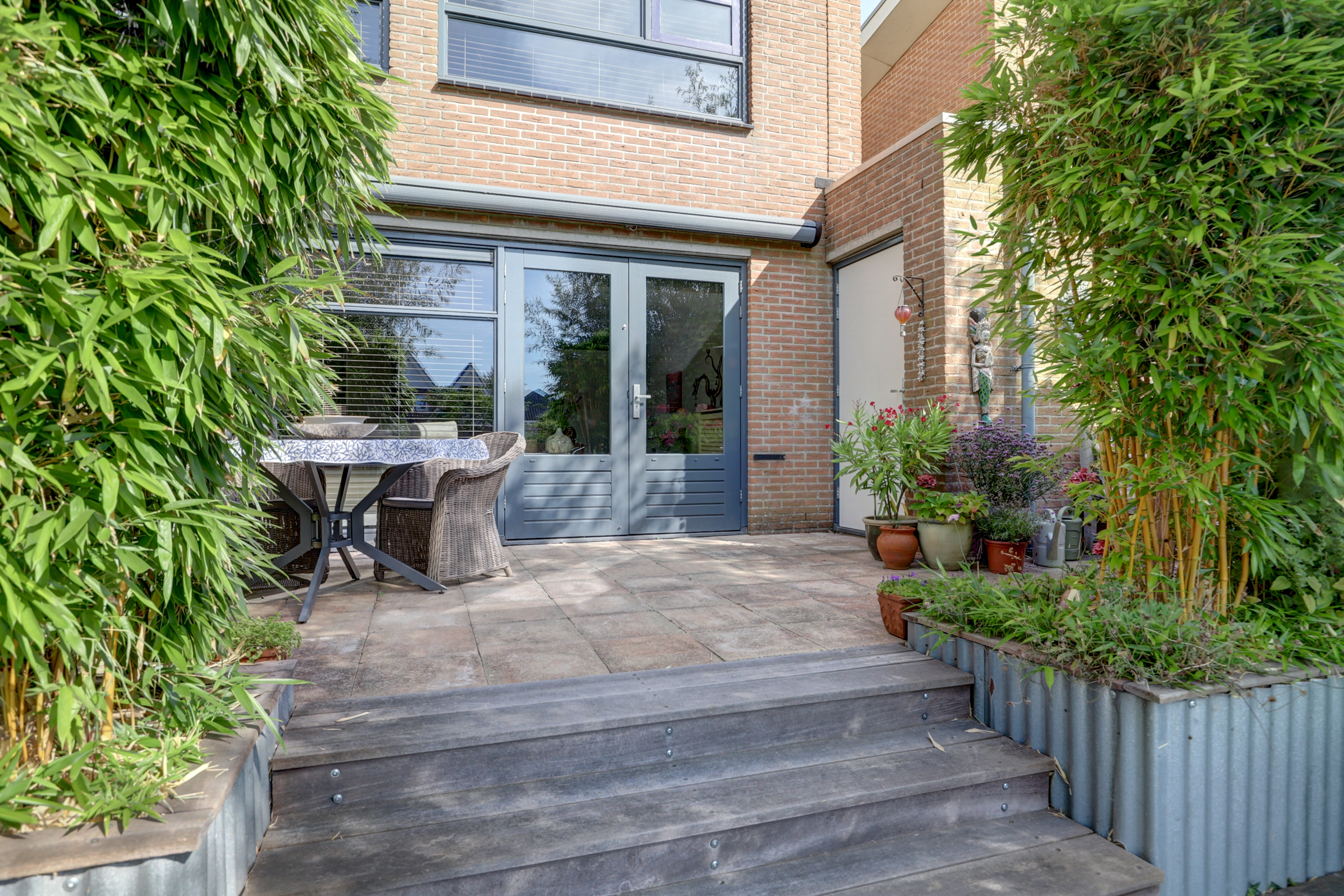 '$houseDetails->street_name'.' '.'$houseDetails->number'