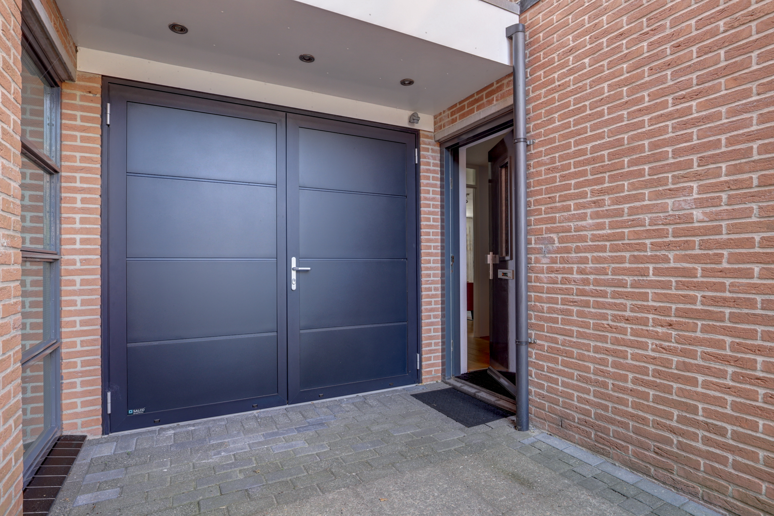 '$houseDetails->street_name'.' '.'$houseDetails->number'