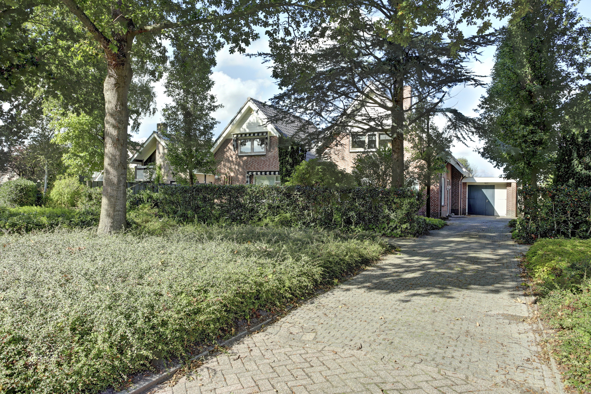 '$houseDetails->street_name'.' '.'$houseDetails->number'