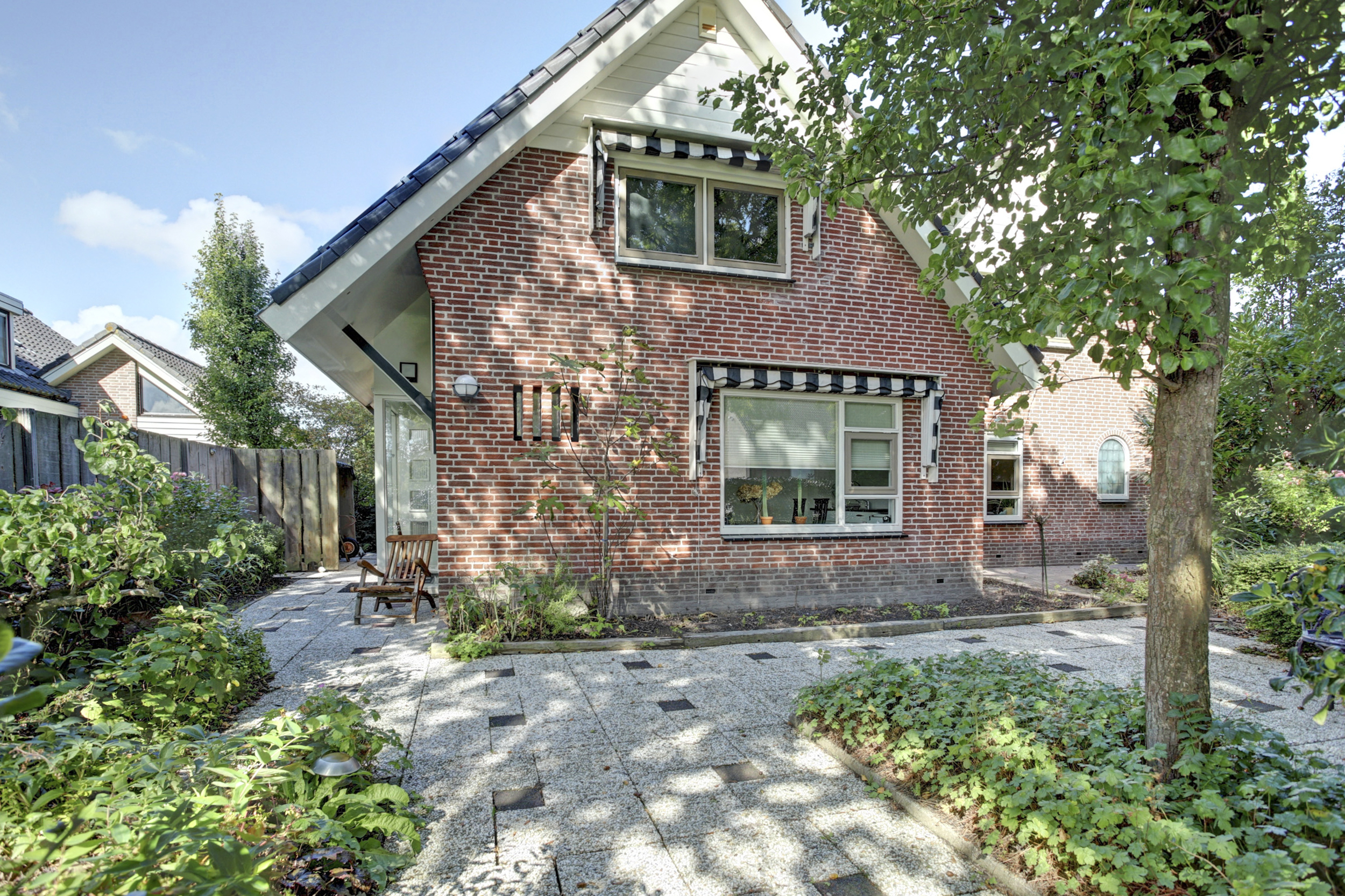 '$houseDetails->street_name'.' '.'$houseDetails->number'