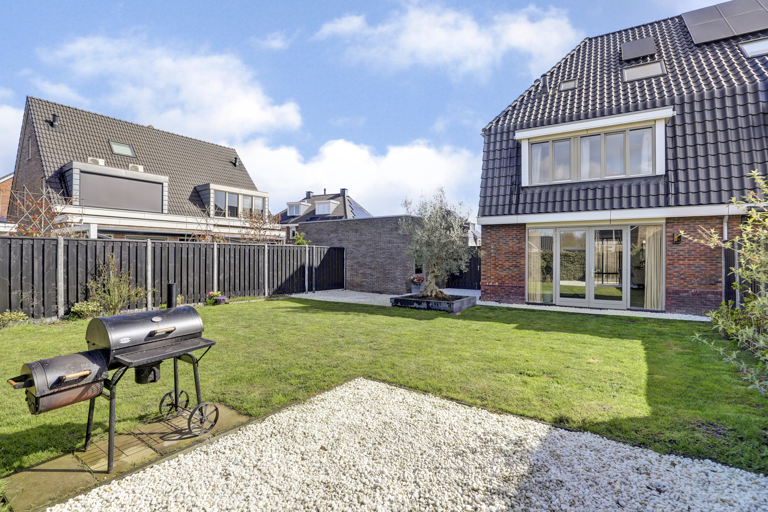 '$houseDetails->street_name'.' '.'$houseDetails->number'