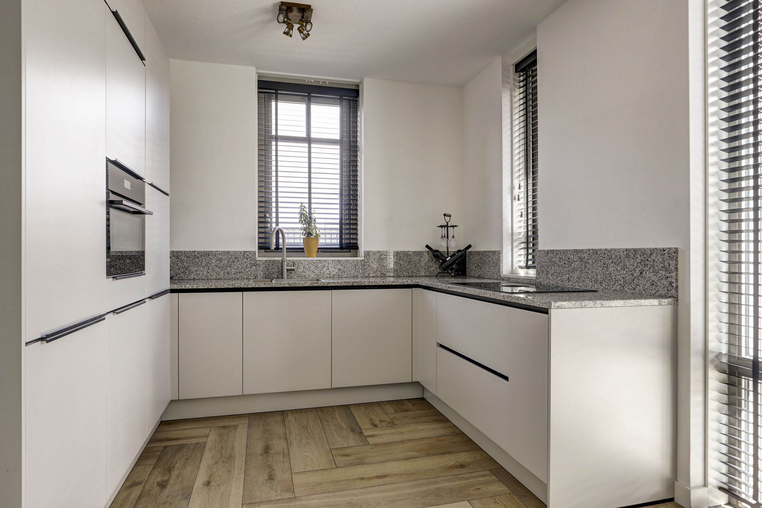 '$houseDetails->street_name'.' '.'$houseDetails->number'