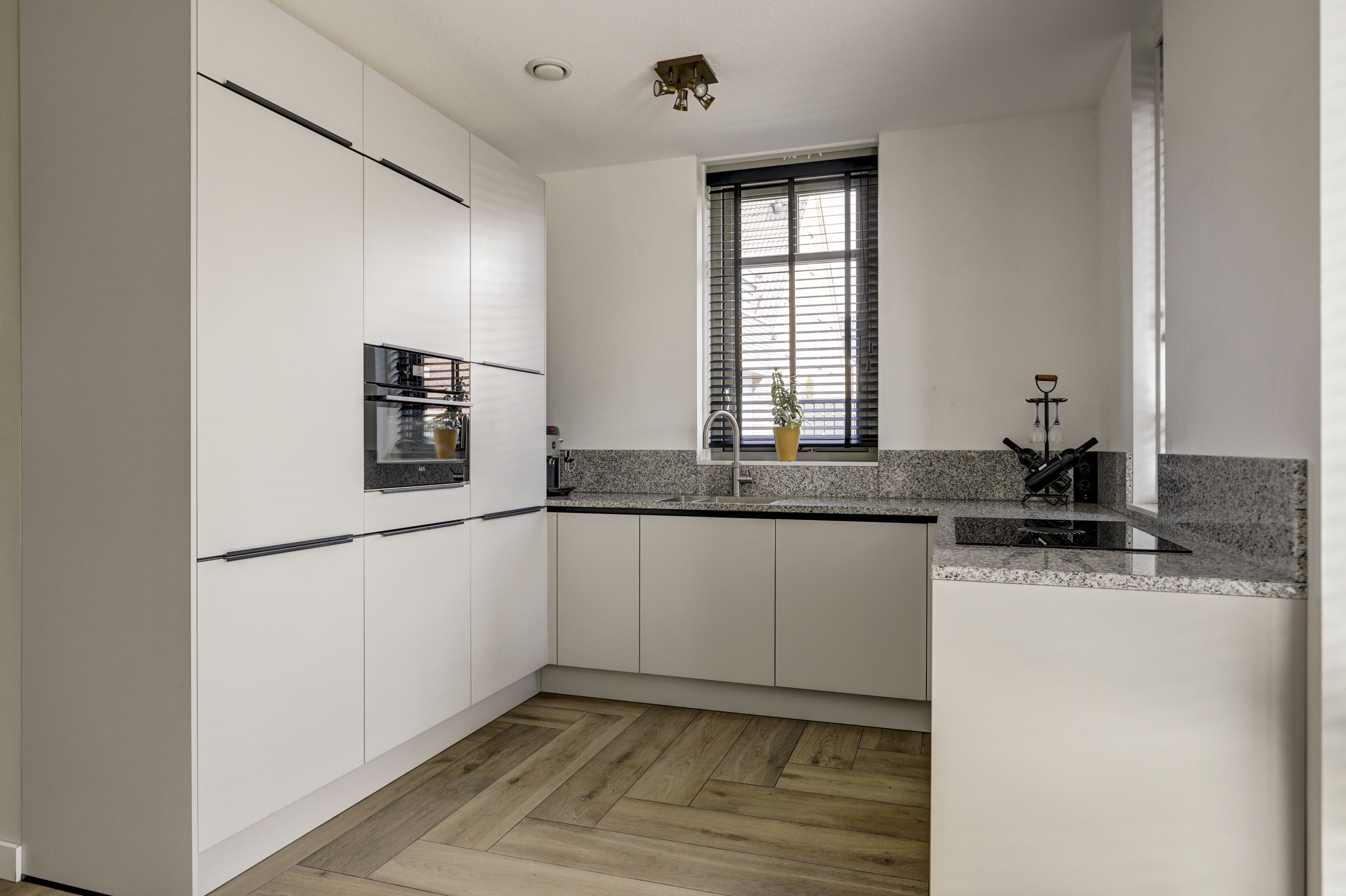 '$houseDetails->street_name'.' '.'$houseDetails->number'