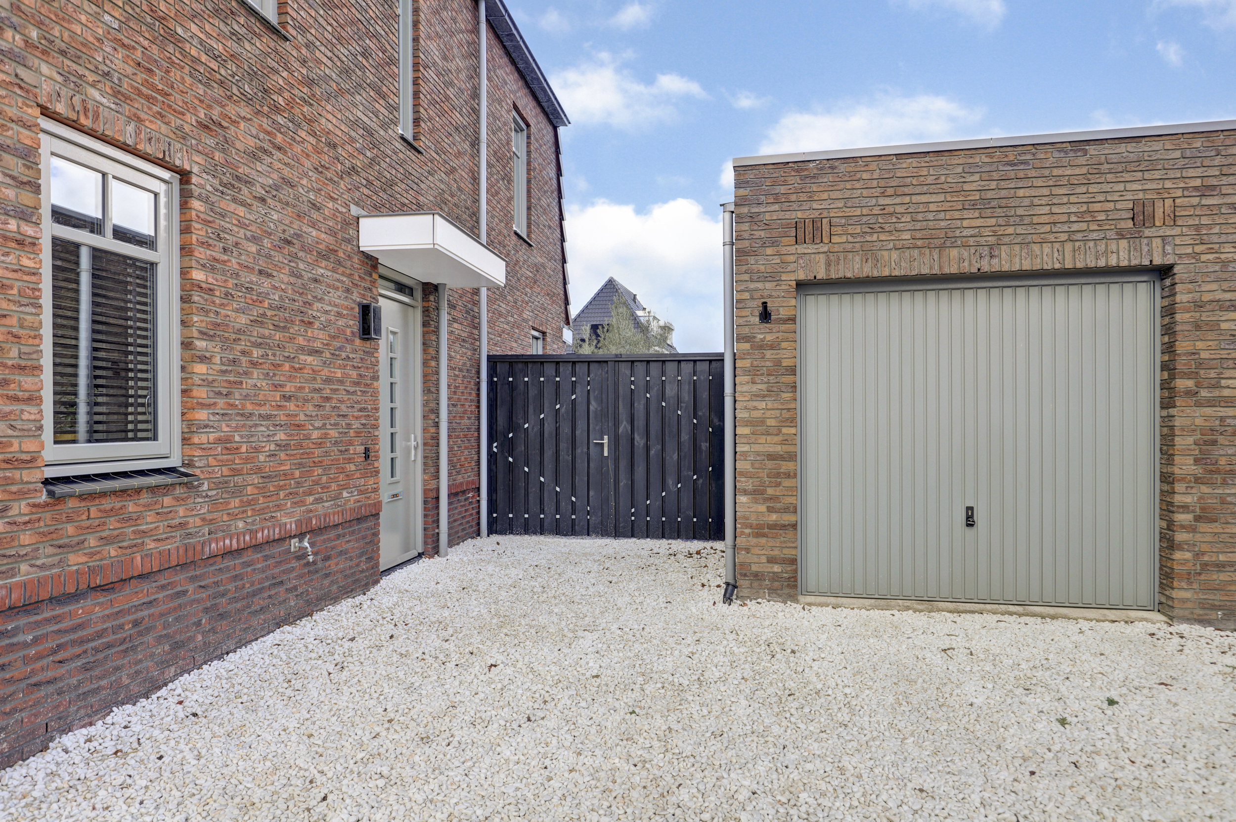 '$houseDetails->street_name'.' '.'$houseDetails->number'