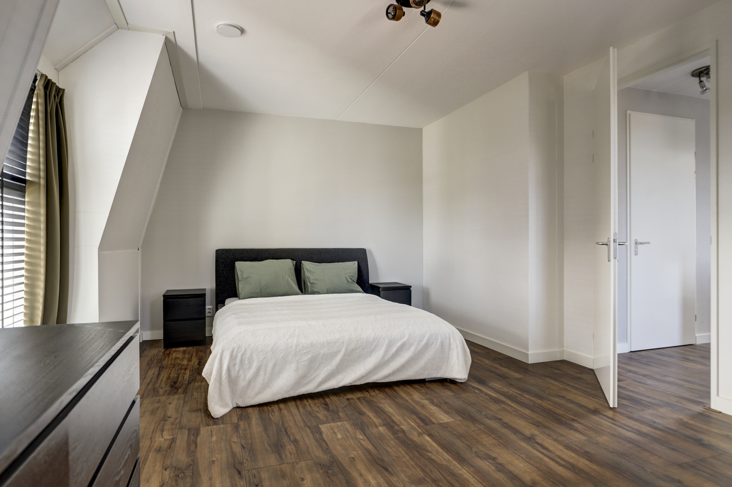 '$houseDetails->street_name'.' '.'$houseDetails->number'