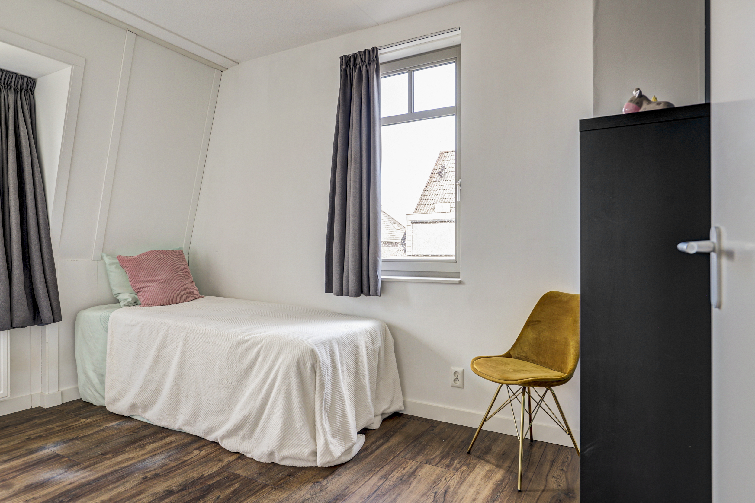 '$houseDetails->street_name'.' '.'$houseDetails->number'