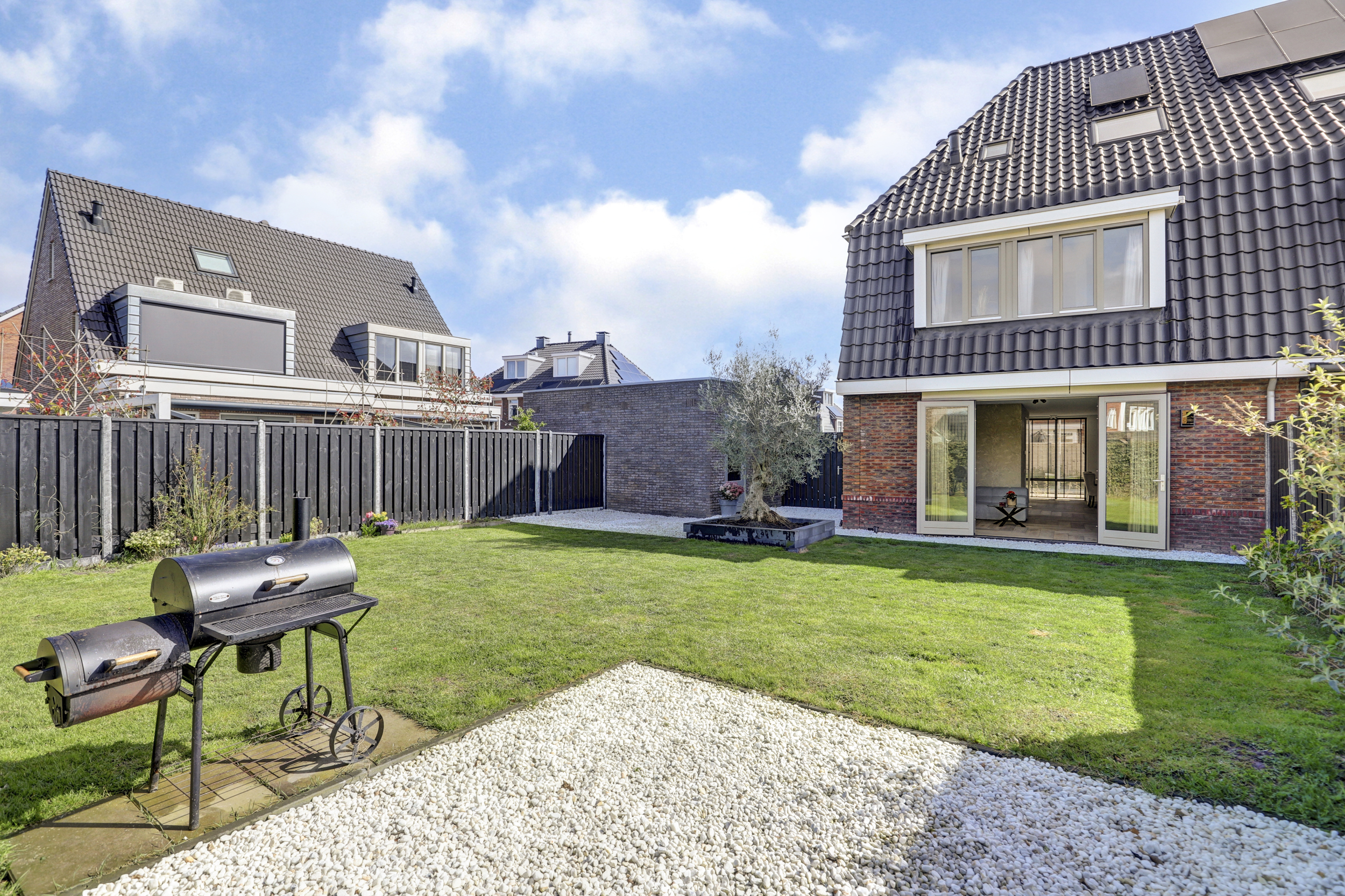 '$houseDetails->street_name'.' '.'$houseDetails->number'