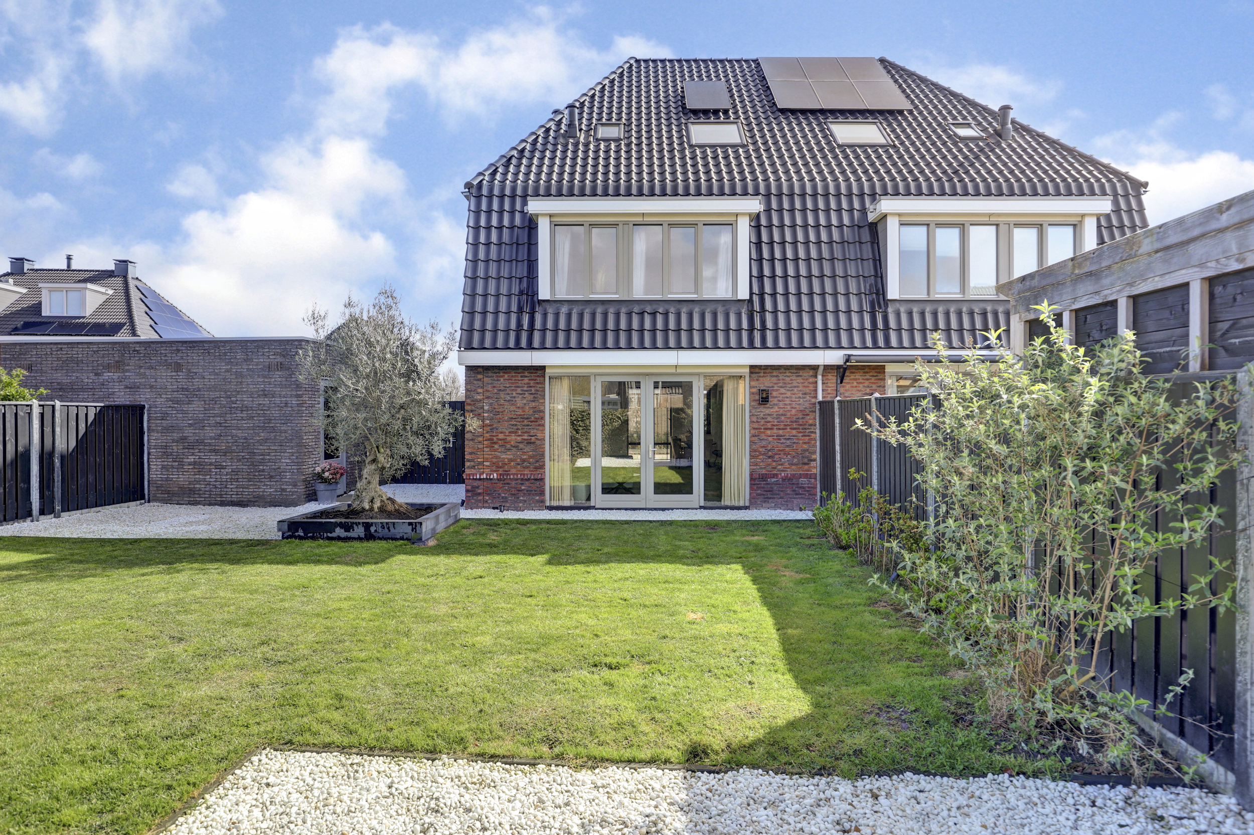 '$houseDetails->street_name'.' '.'$houseDetails->number'