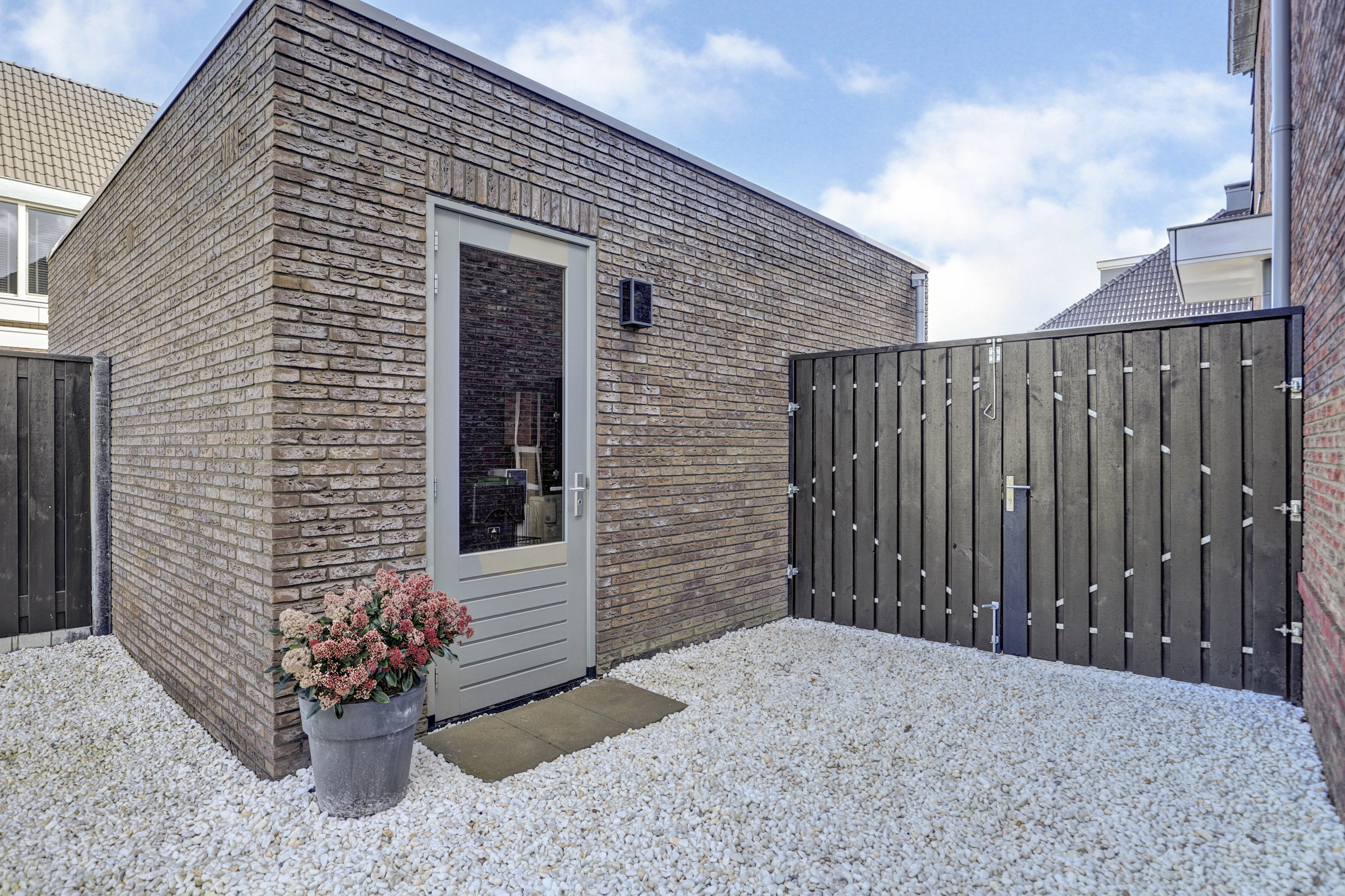 '$houseDetails->street_name'.' '.'$houseDetails->number'