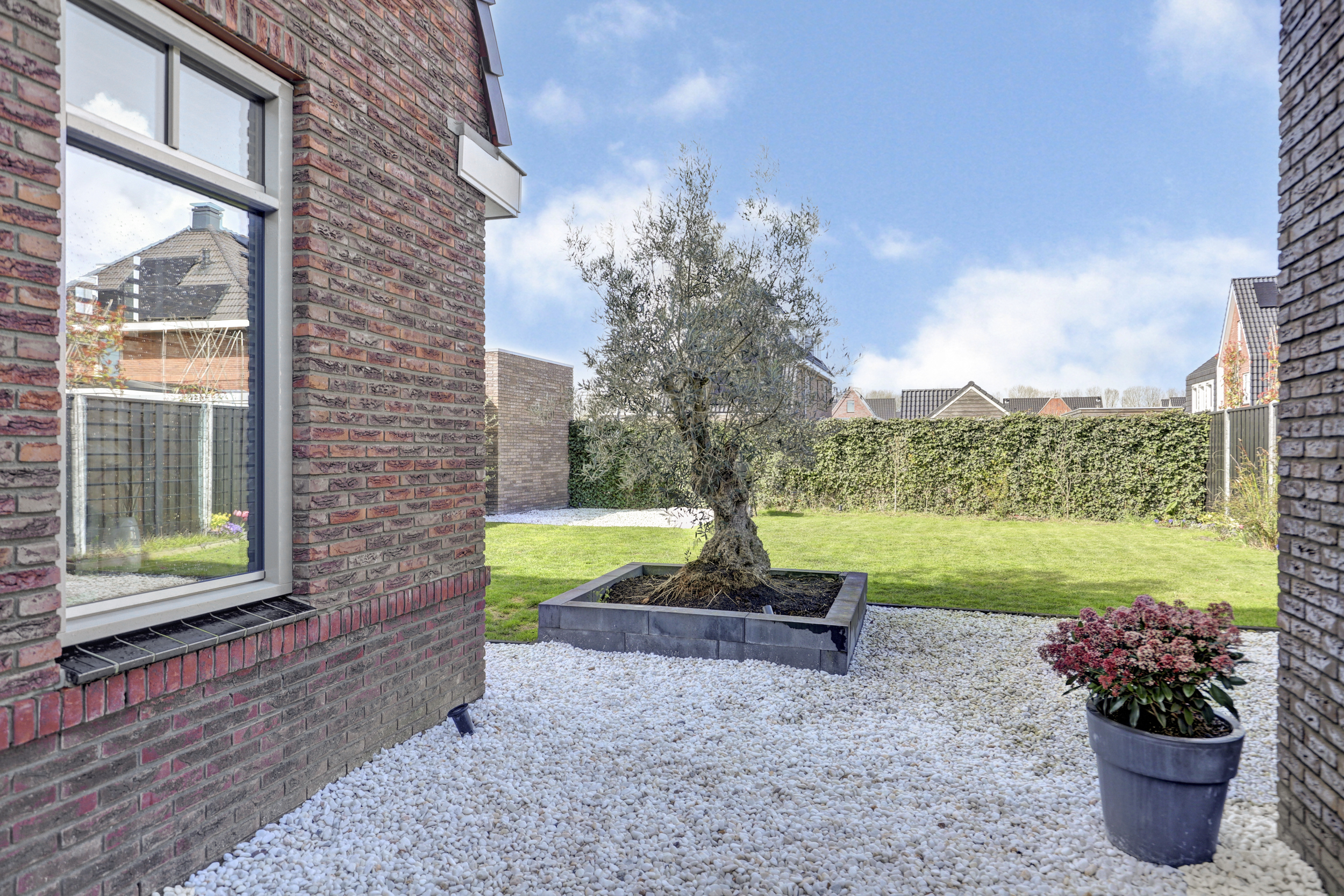 '$houseDetails->street_name'.' '.'$houseDetails->number'