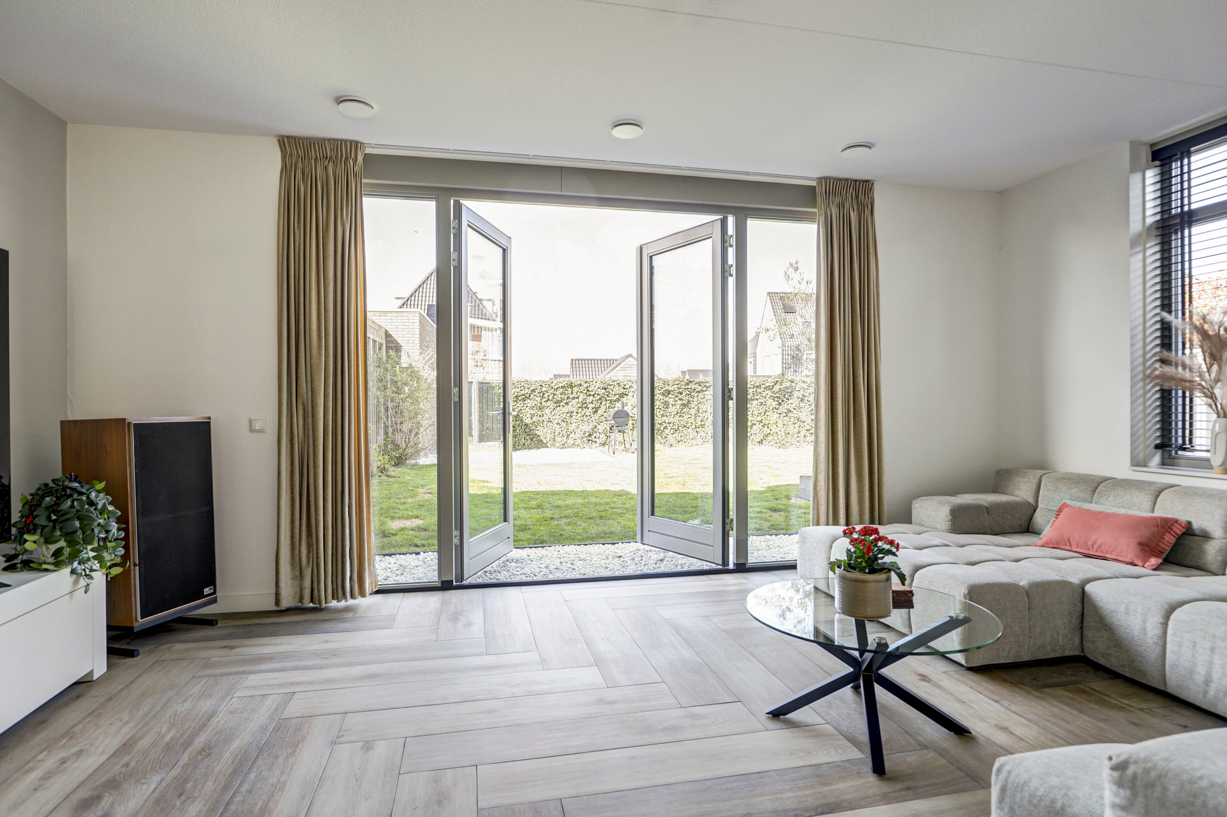 '$houseDetails->street_name'.' '.'$houseDetails->number'