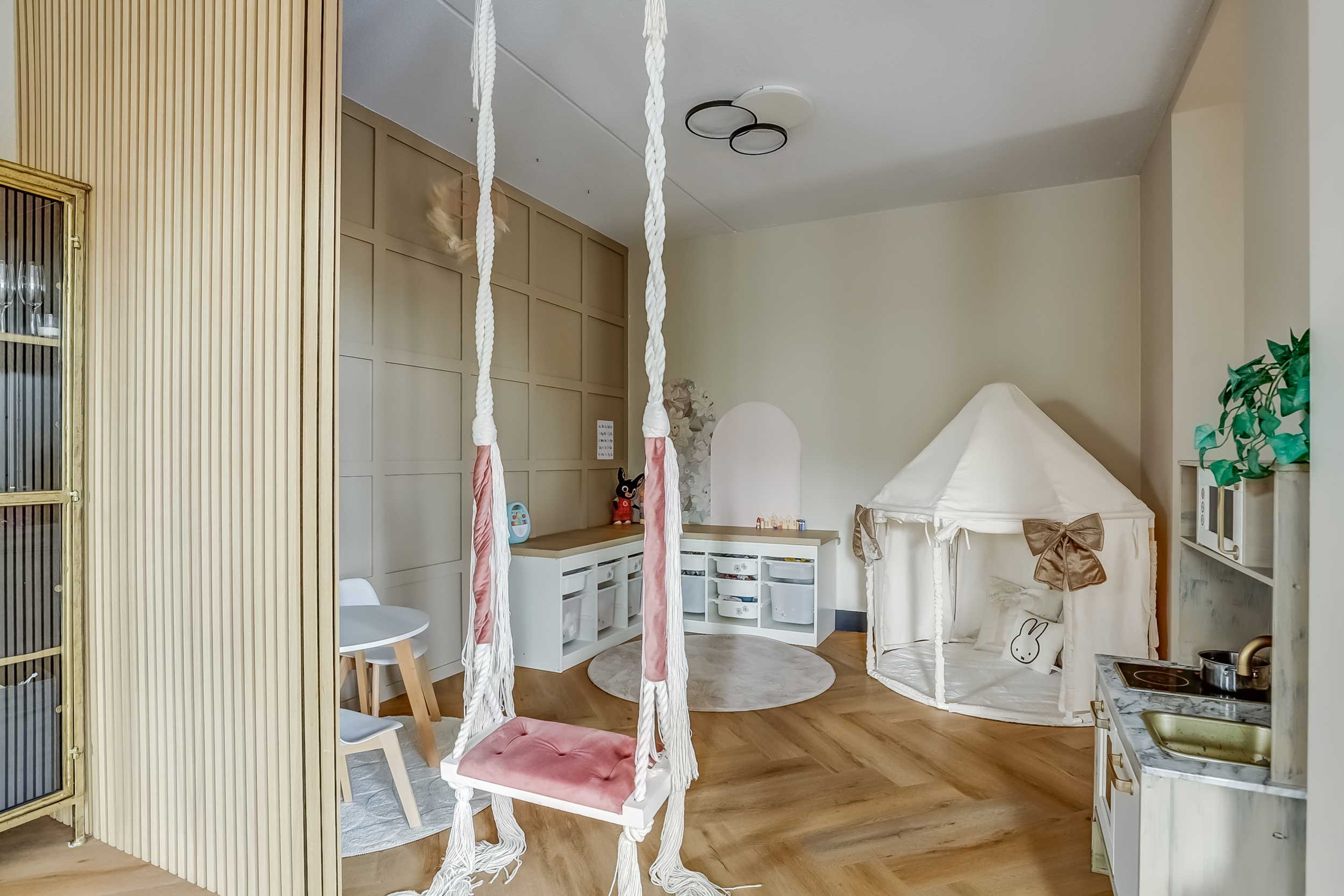 '$houseDetails->street_name'.' '.'$houseDetails->number'