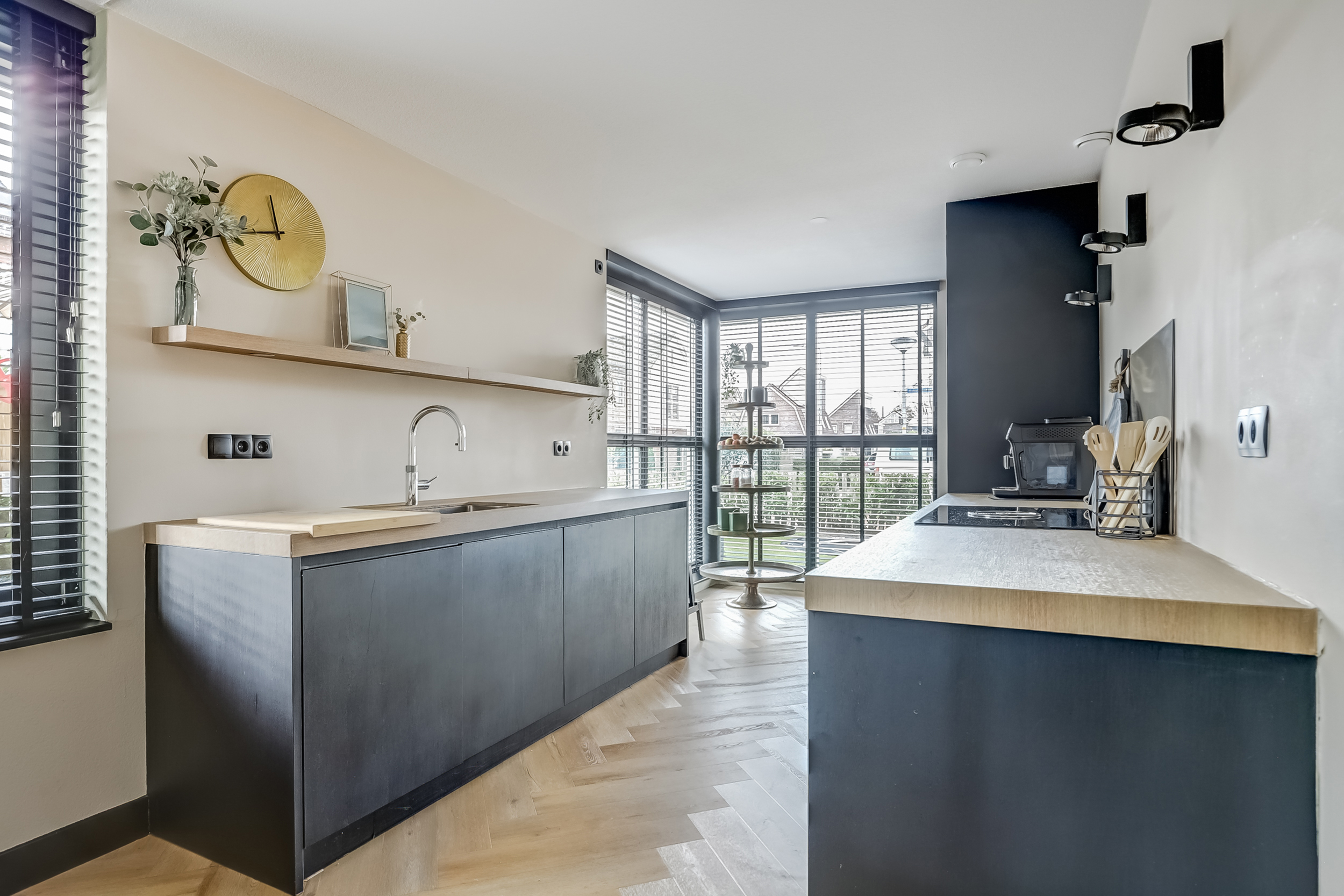 '$houseDetails->street_name'.' '.'$houseDetails->number'