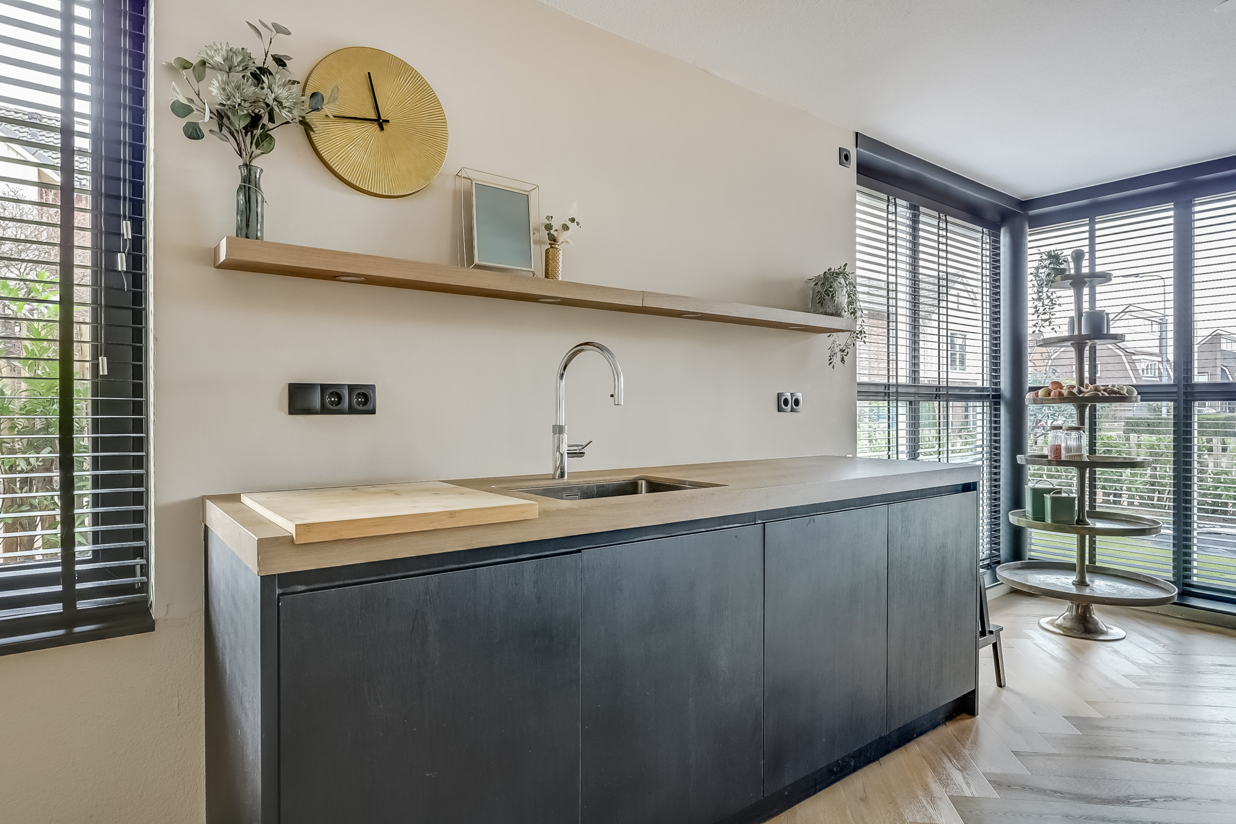 '$houseDetails->street_name'.' '.'$houseDetails->number'