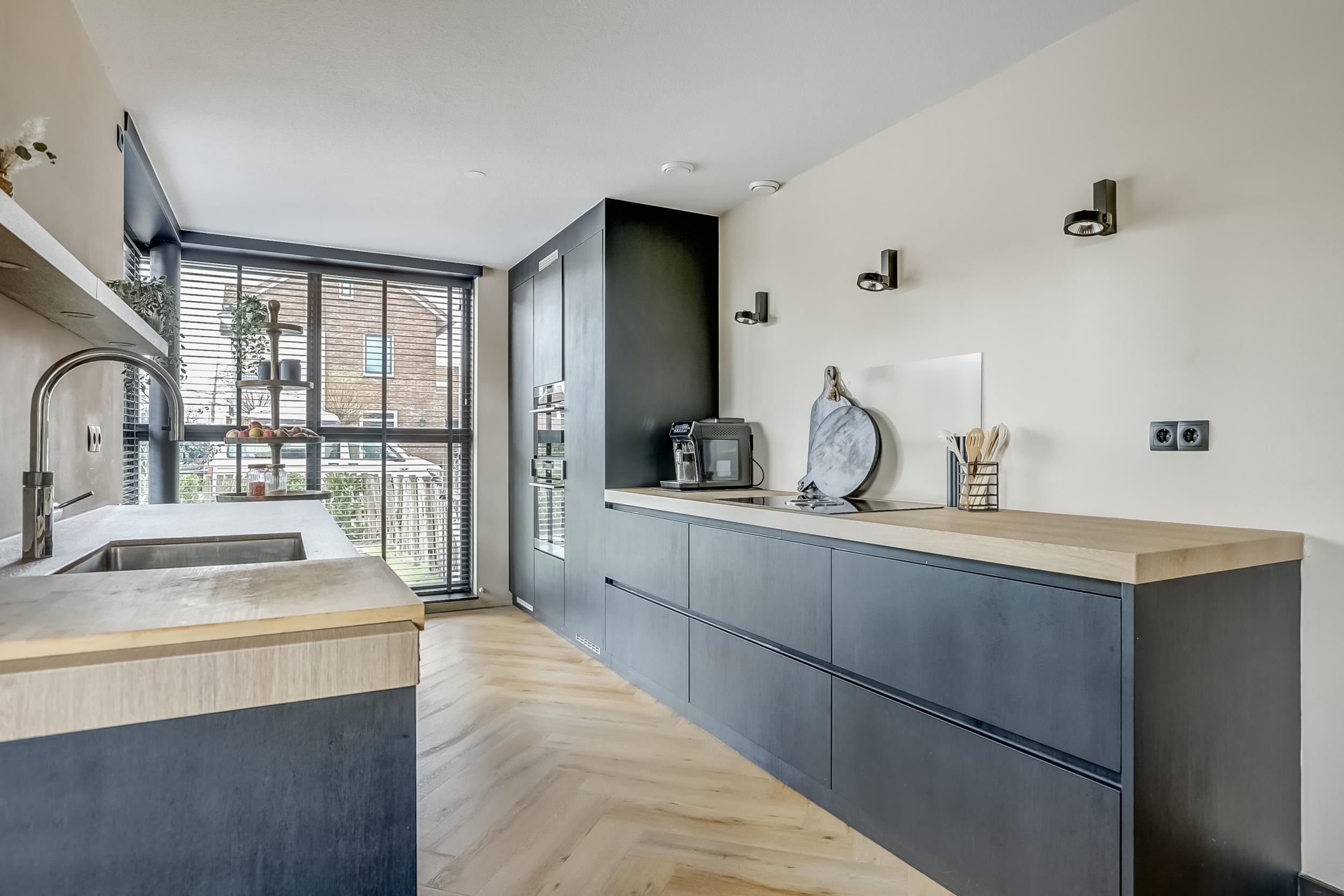 '$houseDetails->street_name'.' '.'$houseDetails->number'