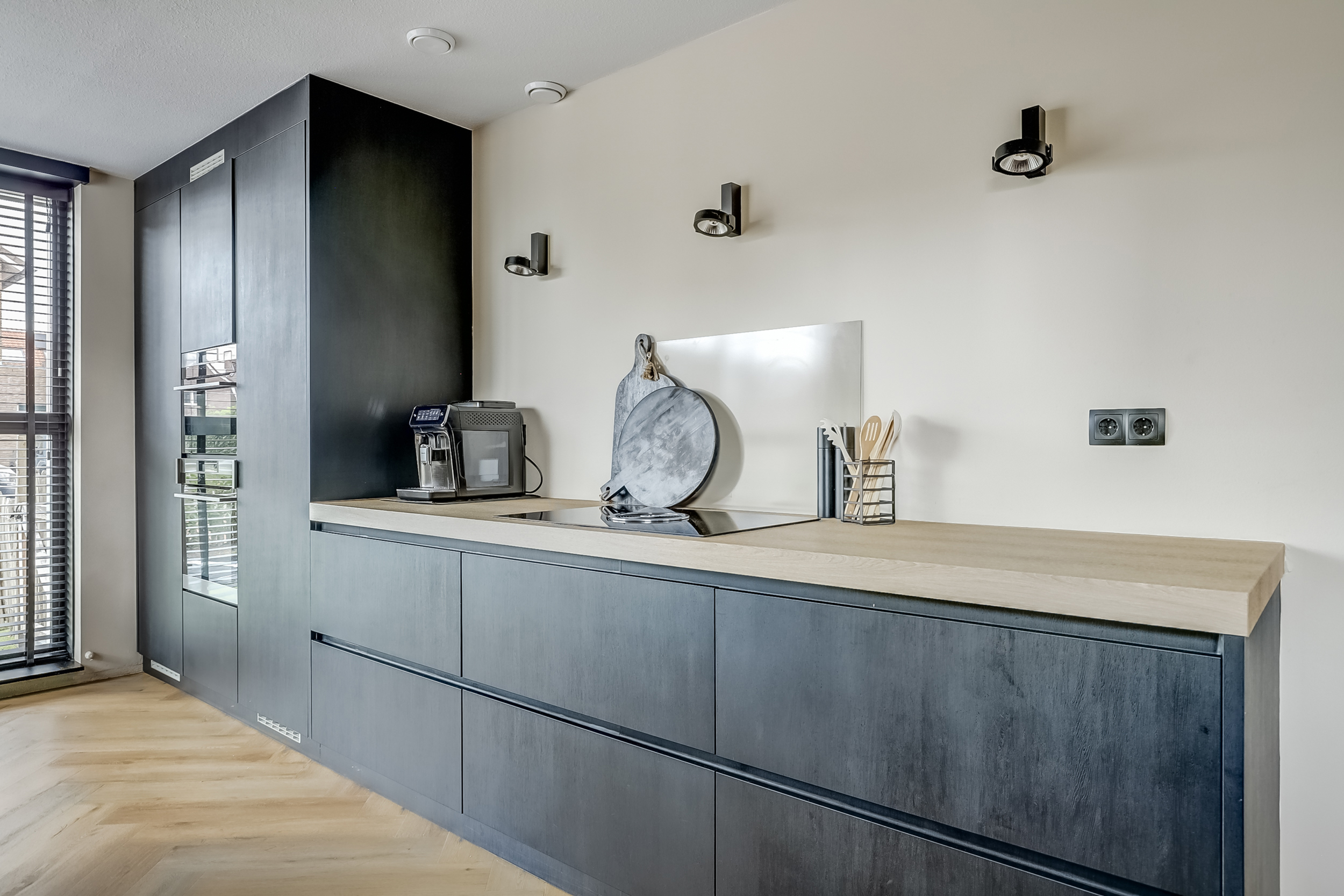 '$houseDetails->street_name'.' '.'$houseDetails->number'