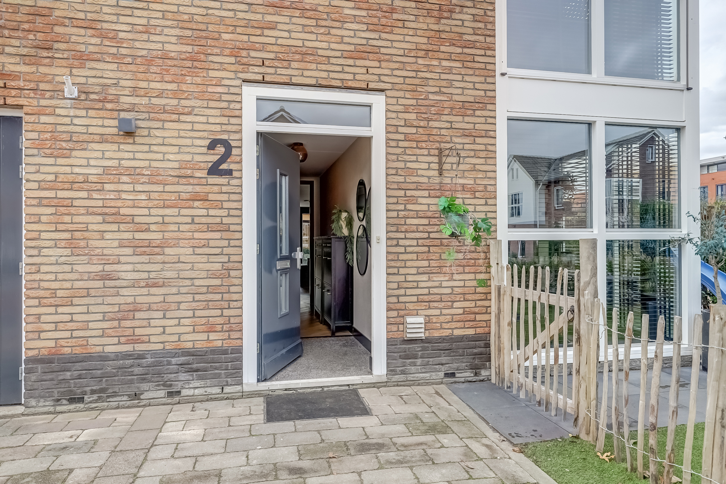 '$houseDetails->street_name'.' '.'$houseDetails->number'