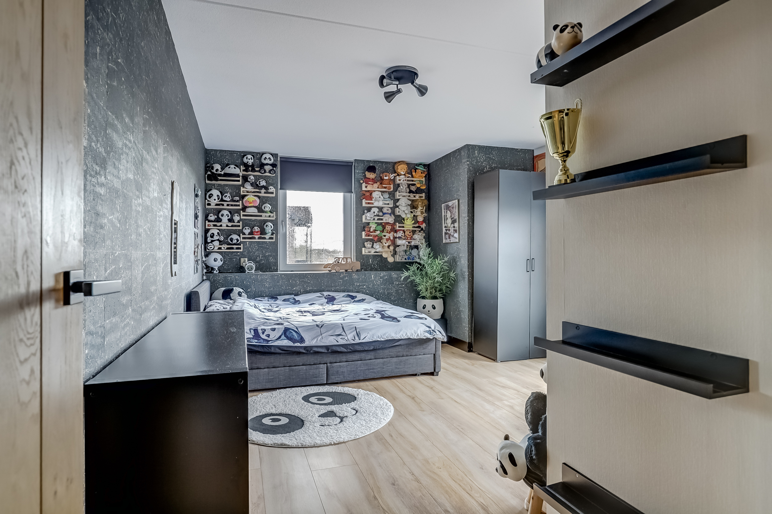 '$houseDetails->street_name'.' '.'$houseDetails->number'