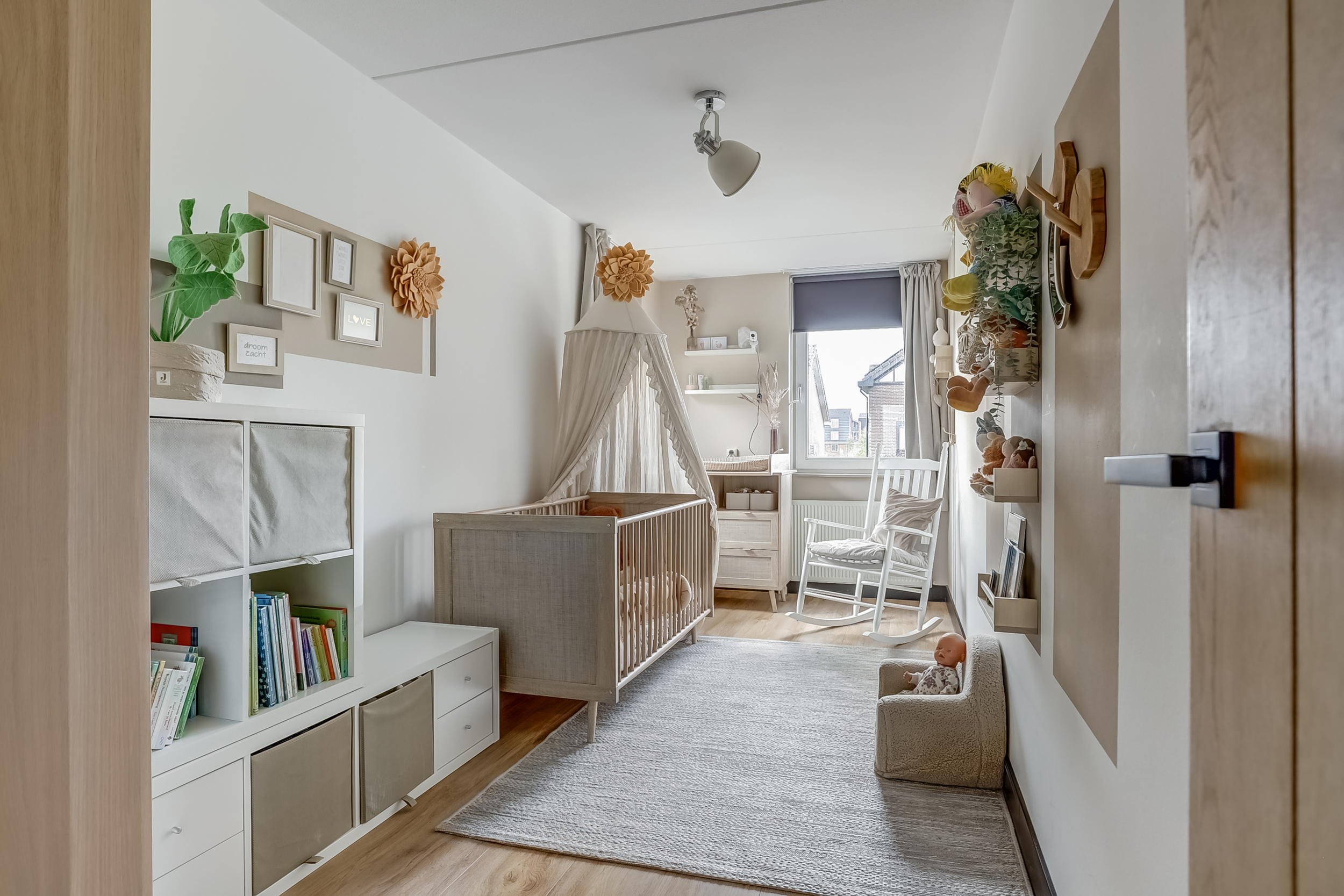 '$houseDetails->street_name'.' '.'$houseDetails->number'