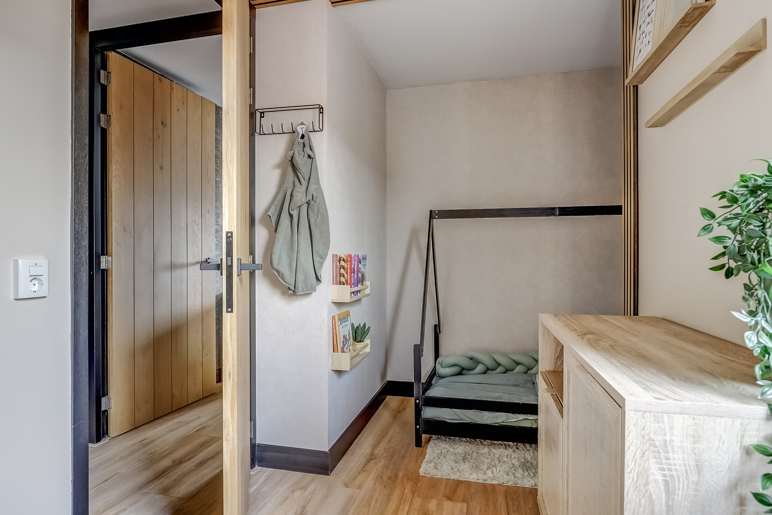 '$houseDetails->street_name'.' '.'$houseDetails->number'