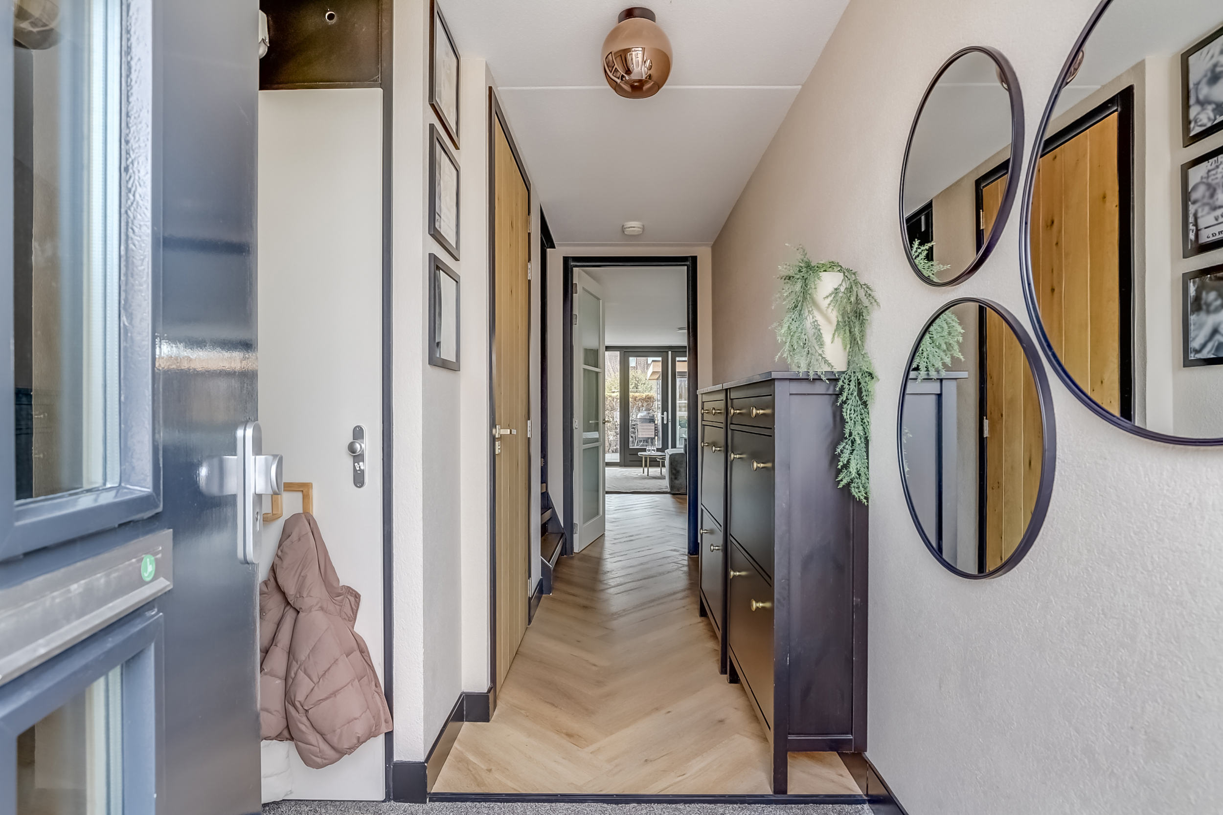 '$houseDetails->street_name'.' '.'$houseDetails->number'