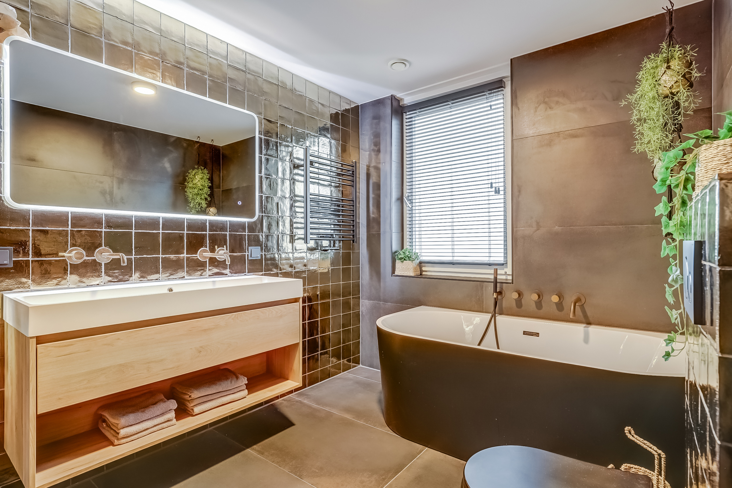 '$houseDetails->street_name'.' '.'$houseDetails->number'