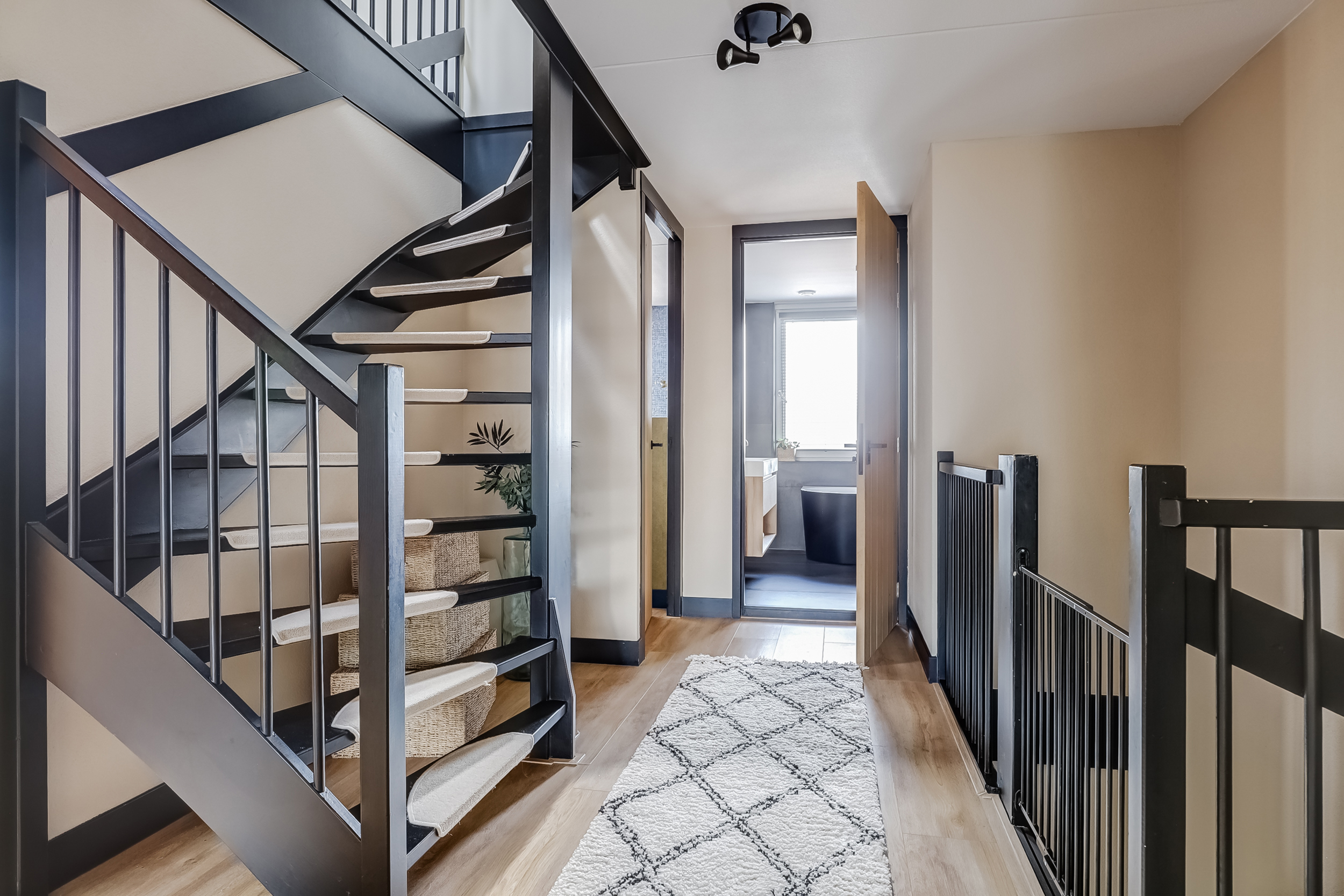 '$houseDetails->street_name'.' '.'$houseDetails->number'