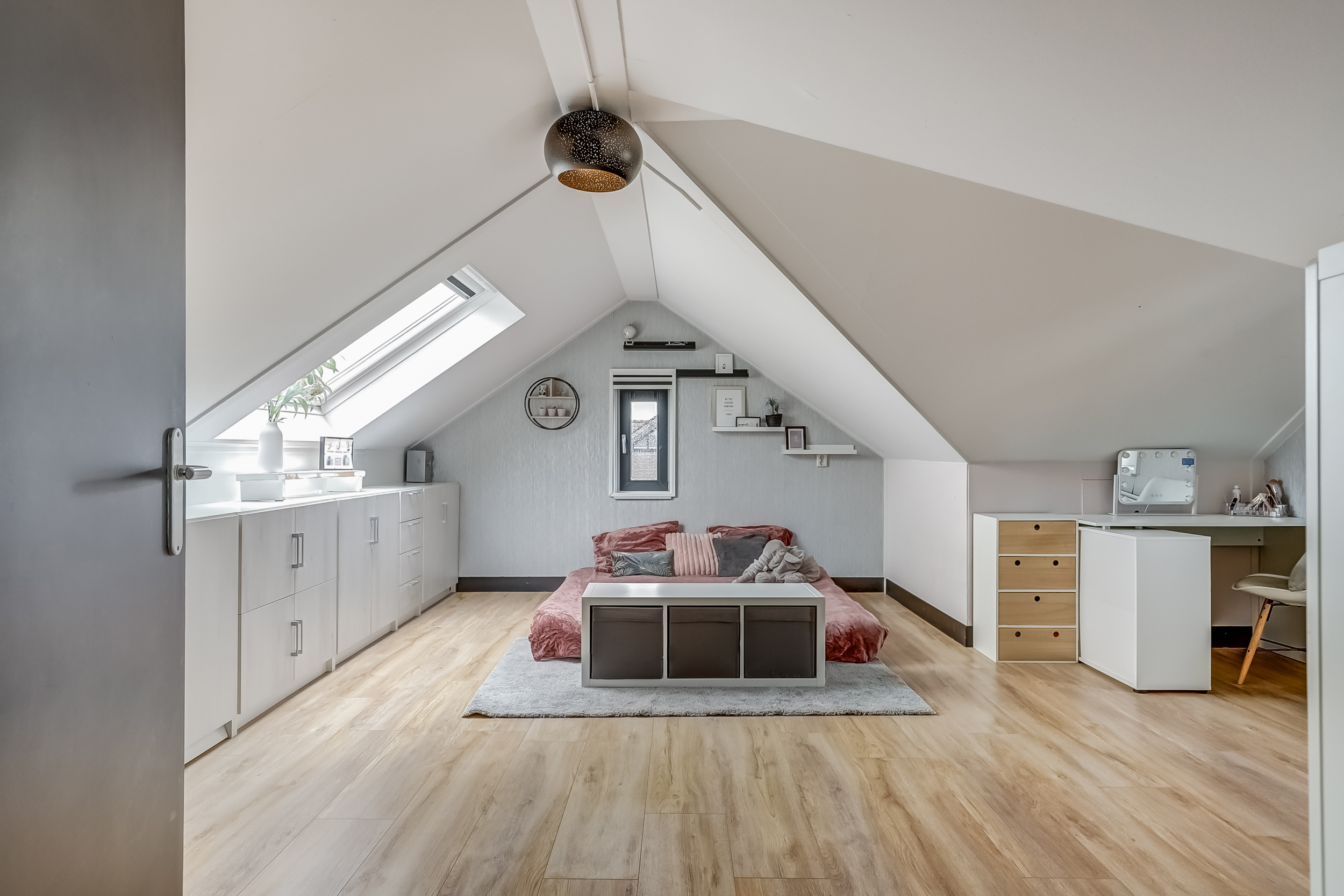 '$houseDetails->street_name'.' '.'$houseDetails->number'