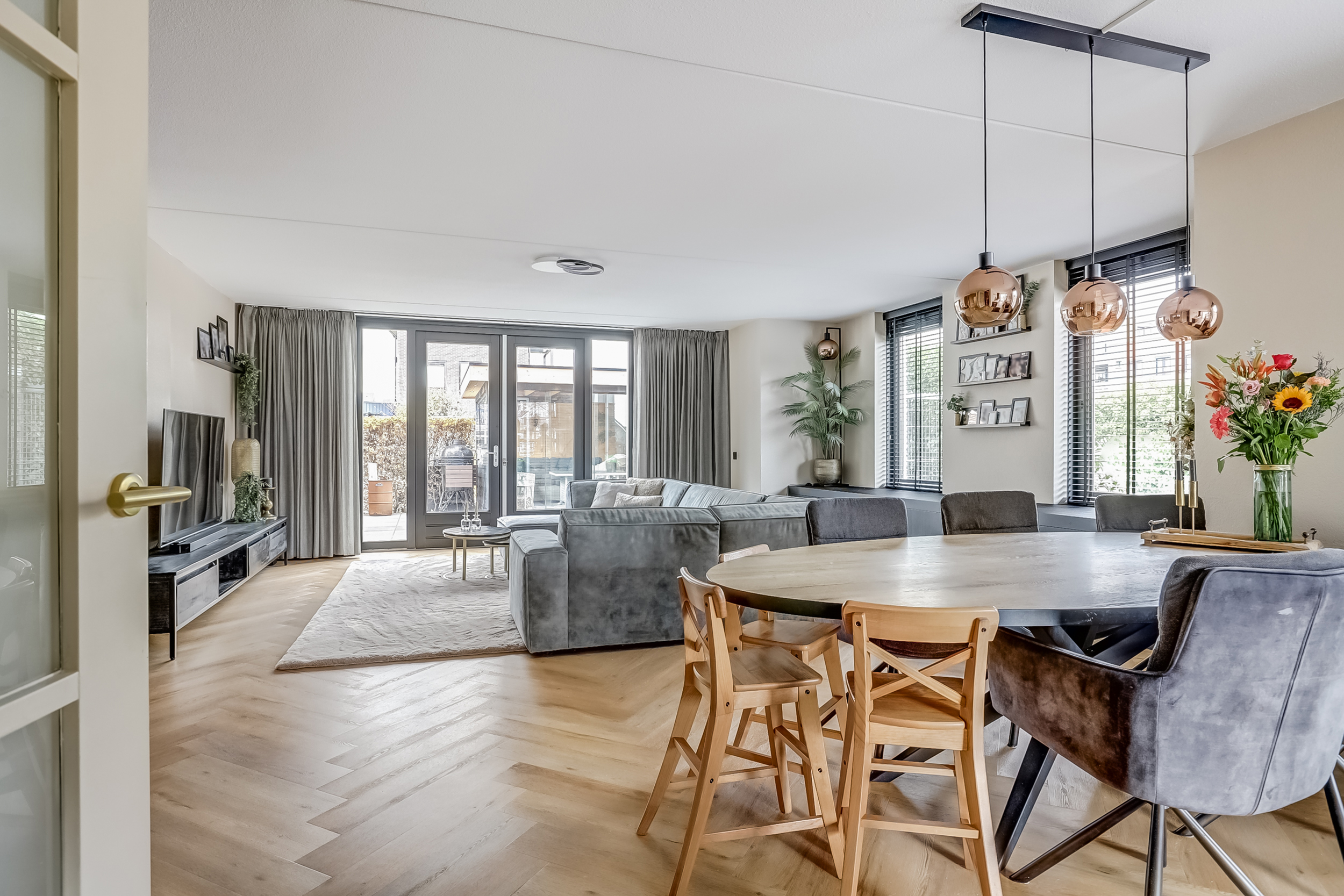 '$houseDetails->street_name'.' '.'$houseDetails->number'